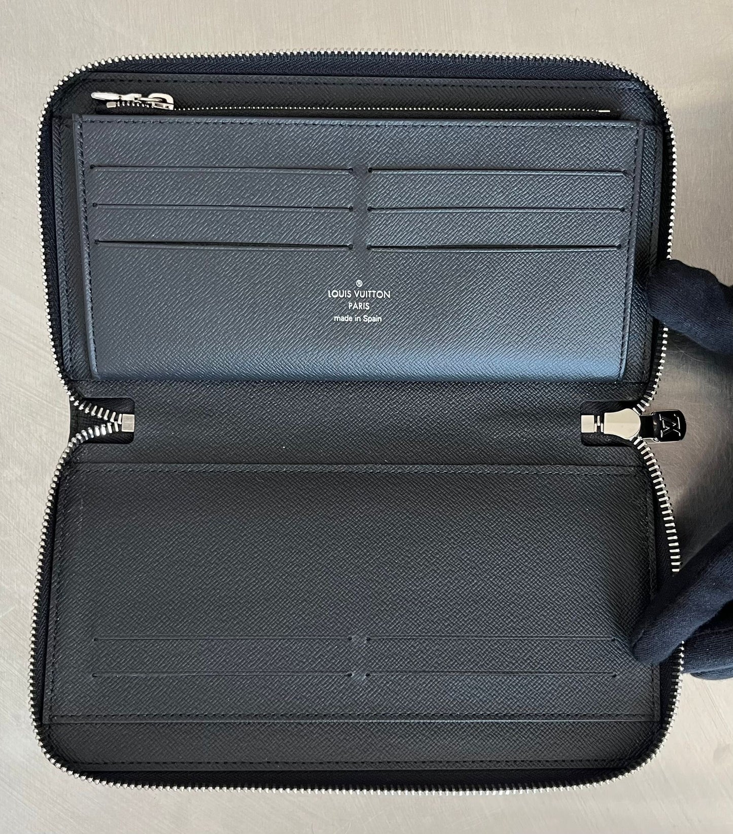 Louis Vuitton Zippy Organizer Taiga