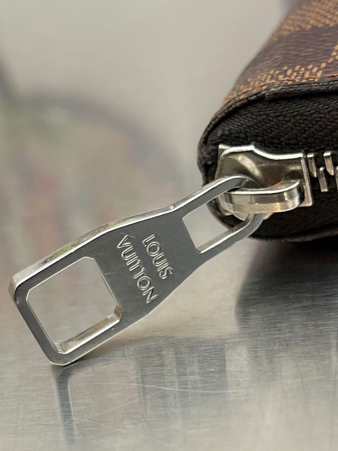Louis Vuitton Zippy Vertical Damier