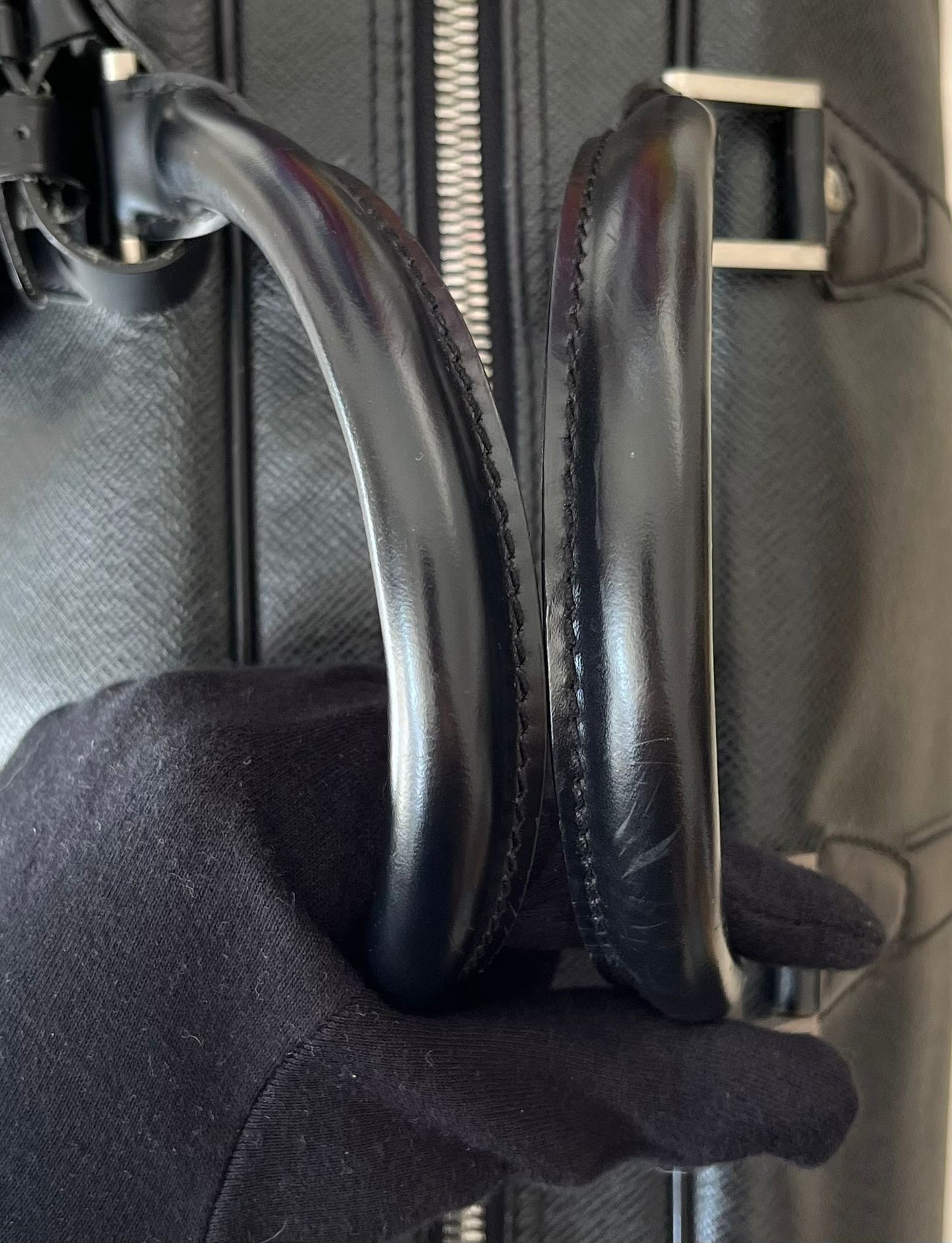 Louis Vuitton Kendall PM Taiga