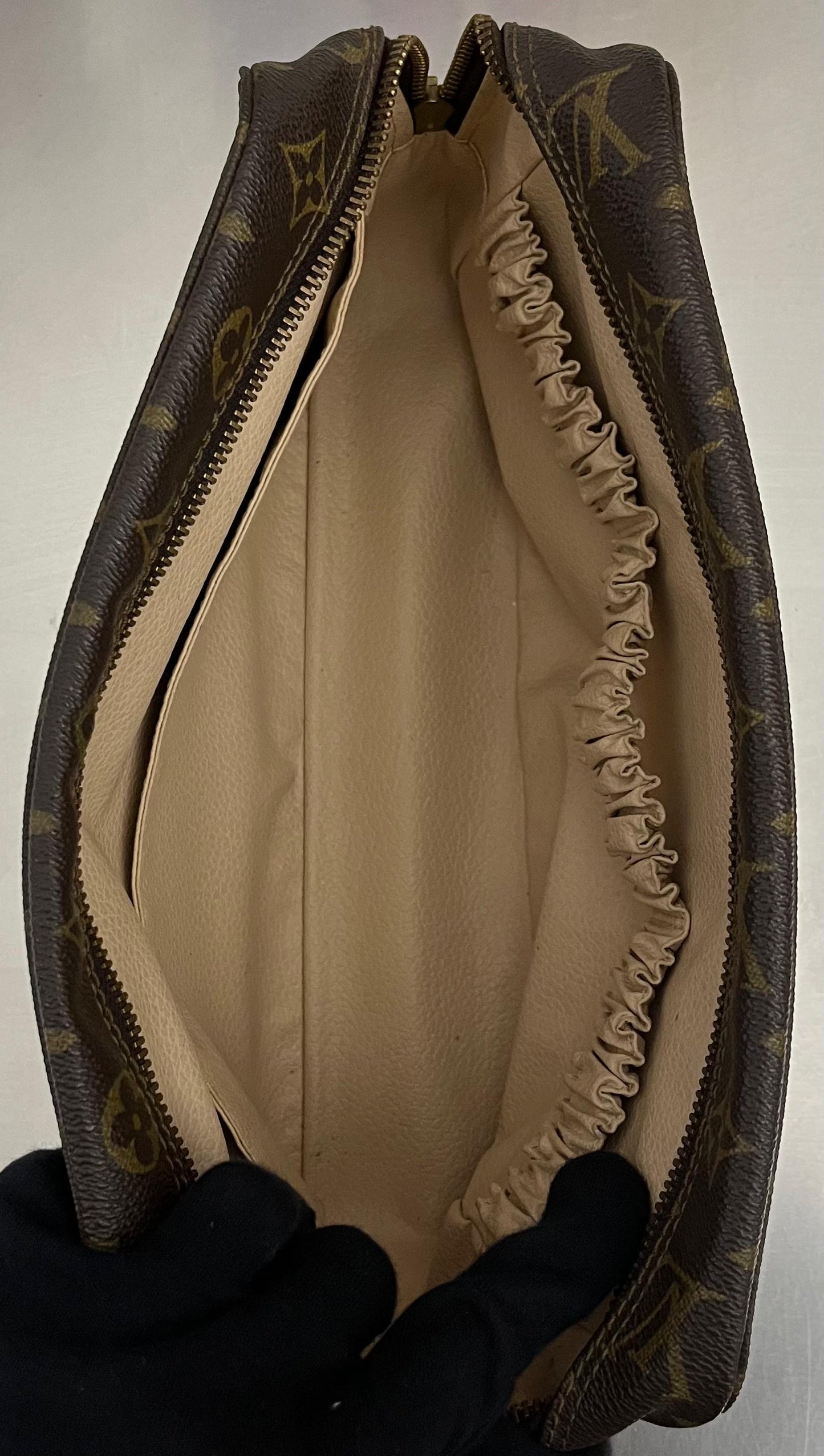 Louis Vuitton Trousse Toilette 28