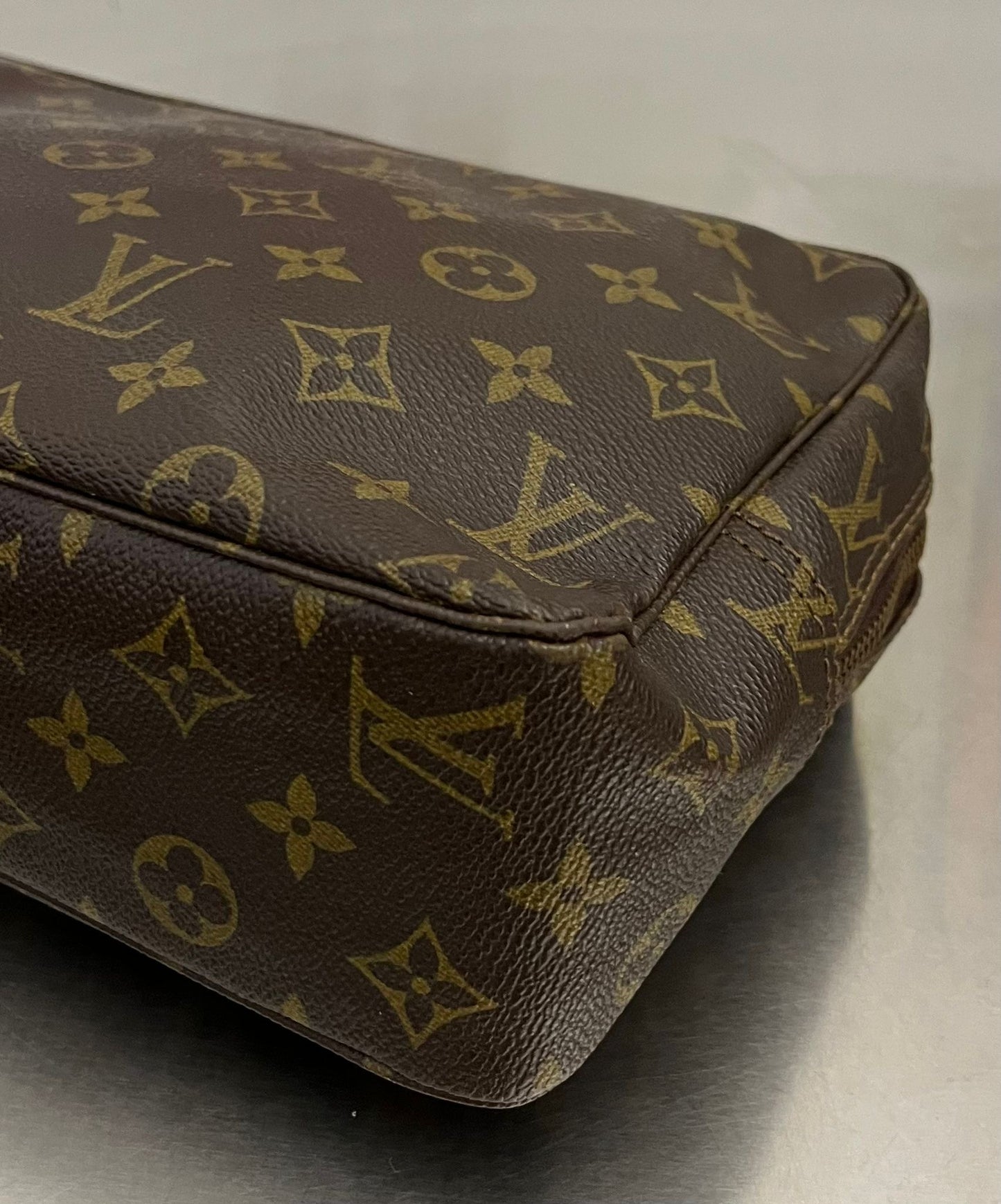 Louis Vuitton Trousse Toilette 28