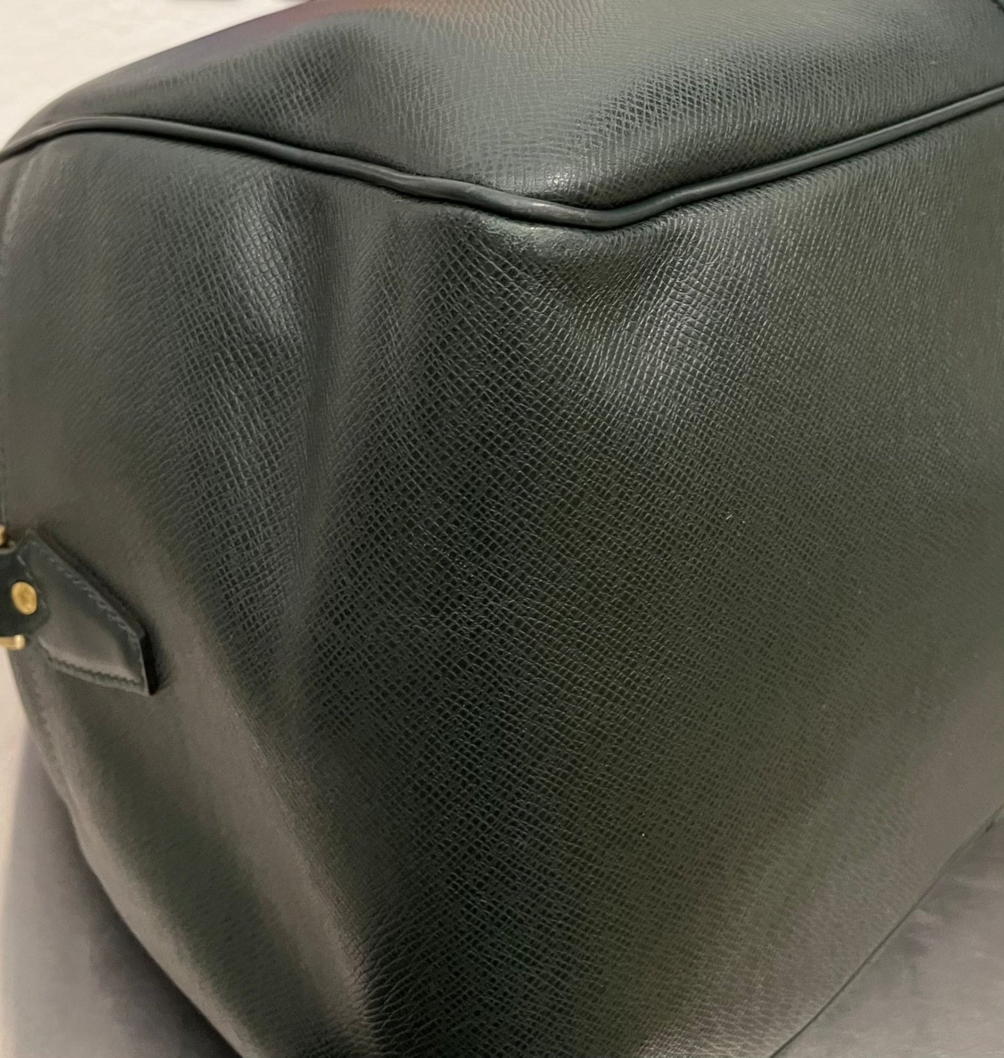 Louis Vuitton Kendall GM Taiga Leder
