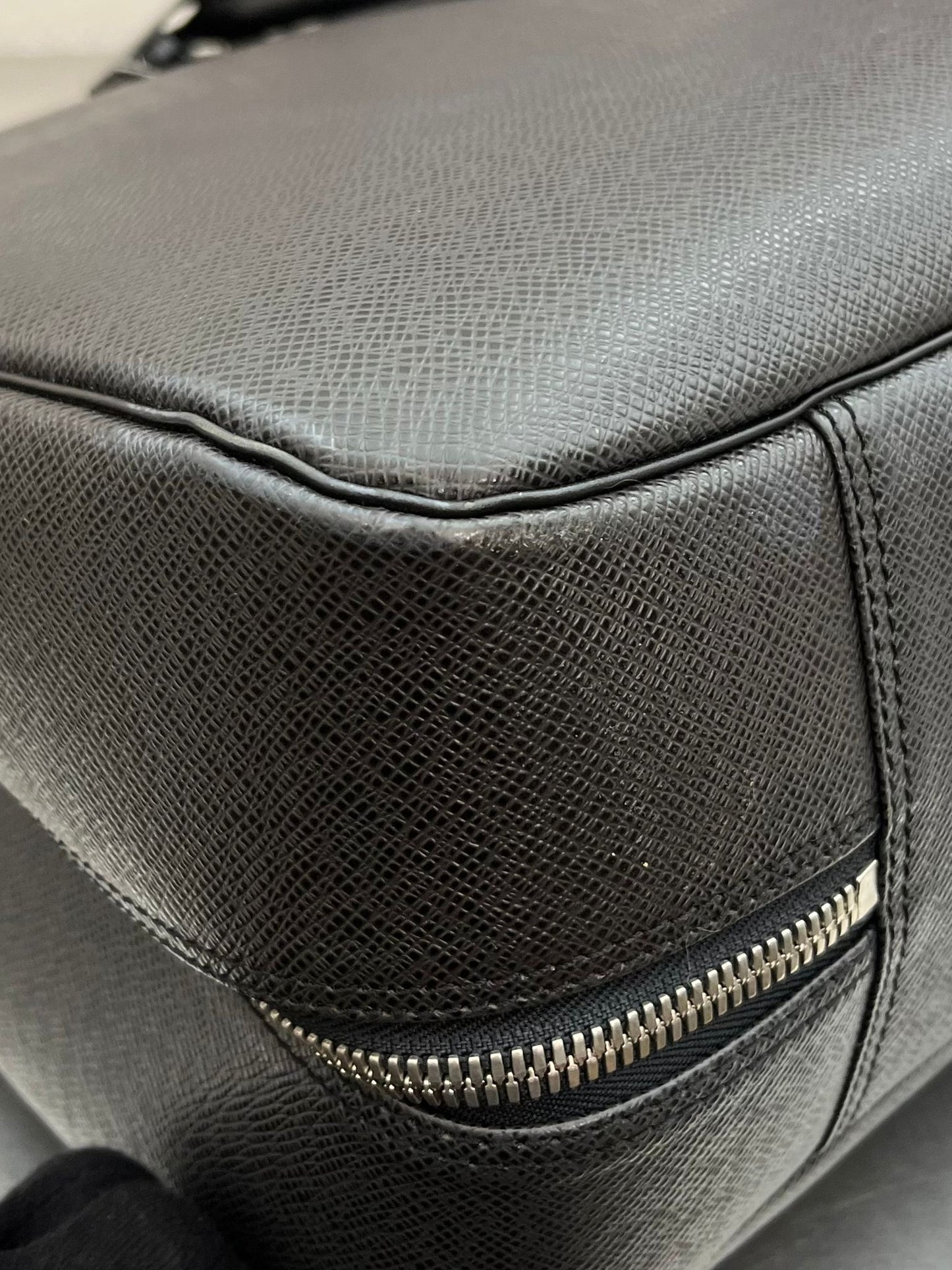 Louis Vuitton Helanga Taiga