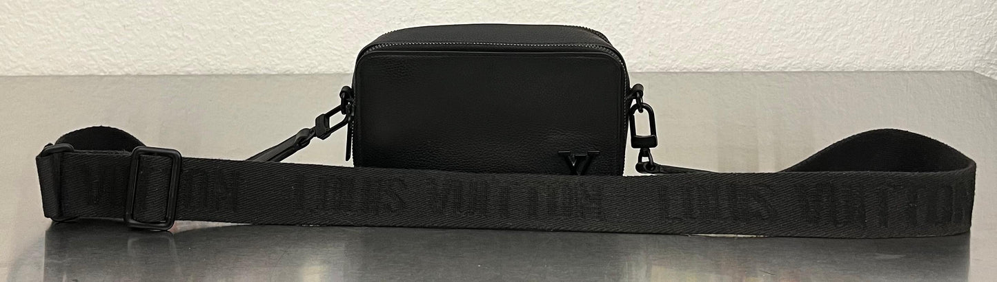 Louis Vuitton Alpha Wearable Geldbörse
