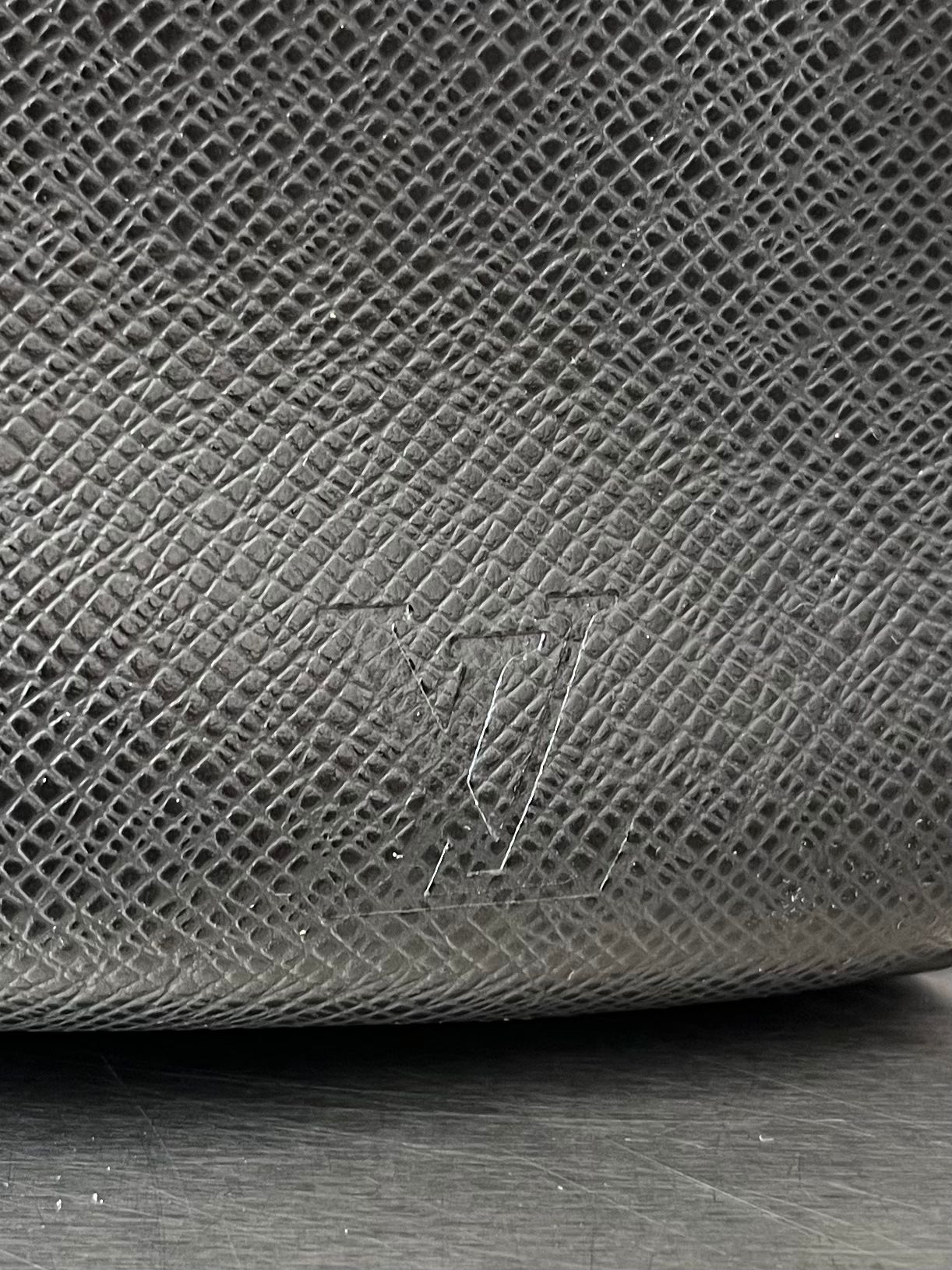 Louis Vuitton Kendall PM Taiga