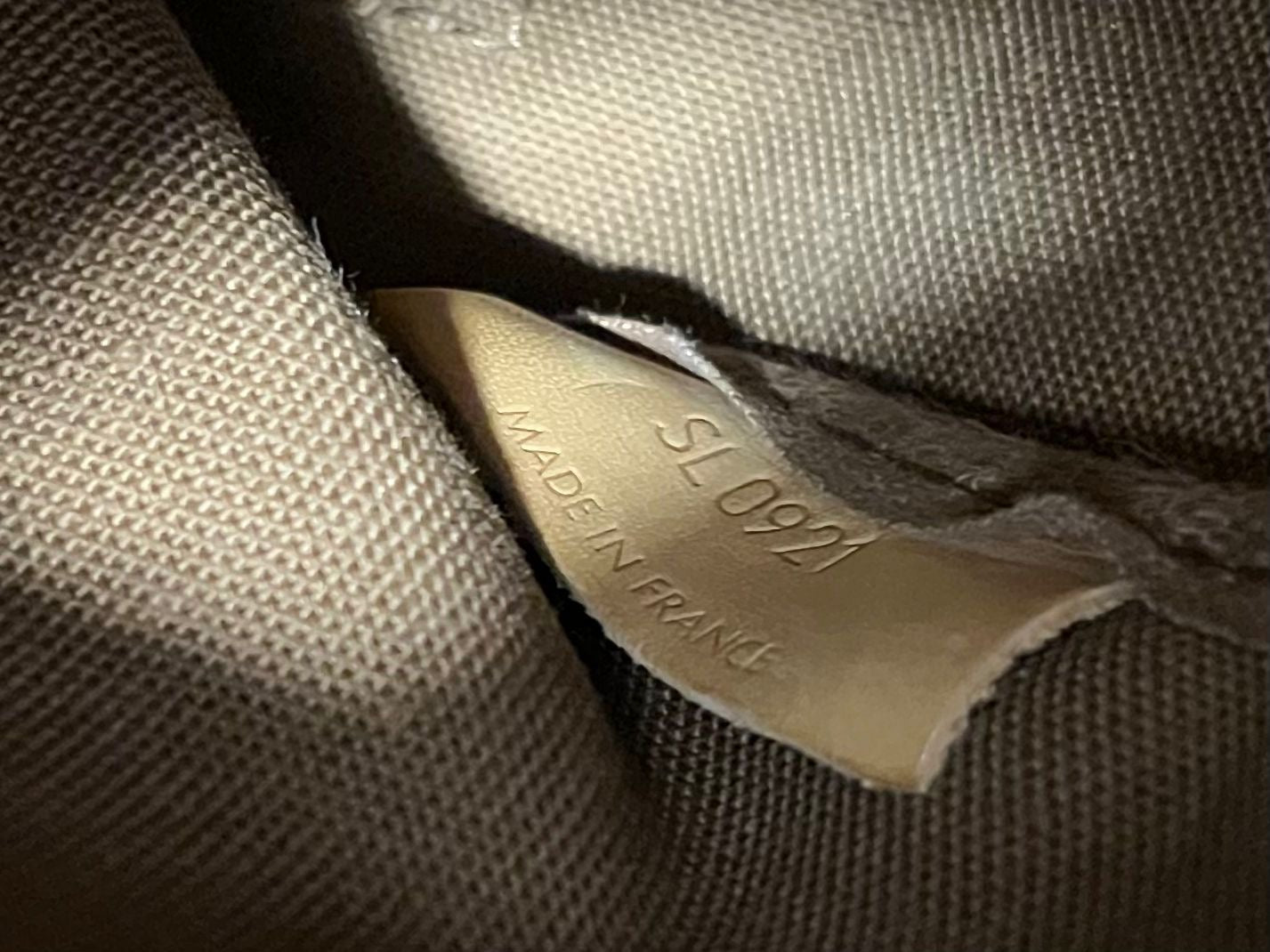Louis Vuitton Saumur 43