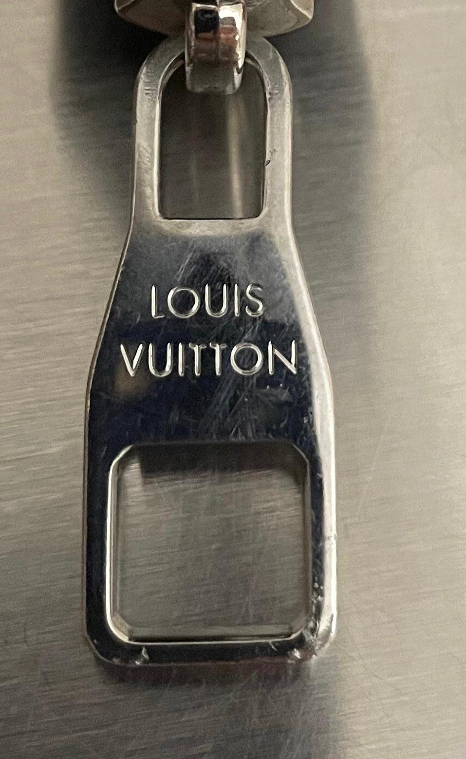 Louis Vuitton Zippy Vertical Geldbörse