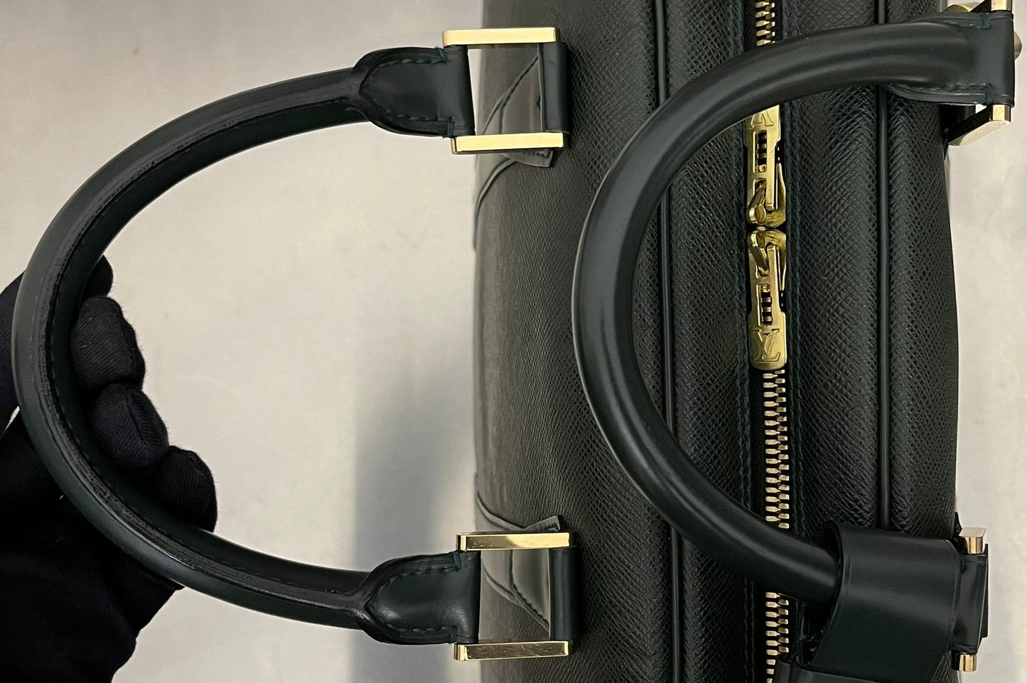 Louis Vuitton Helanga Taiga