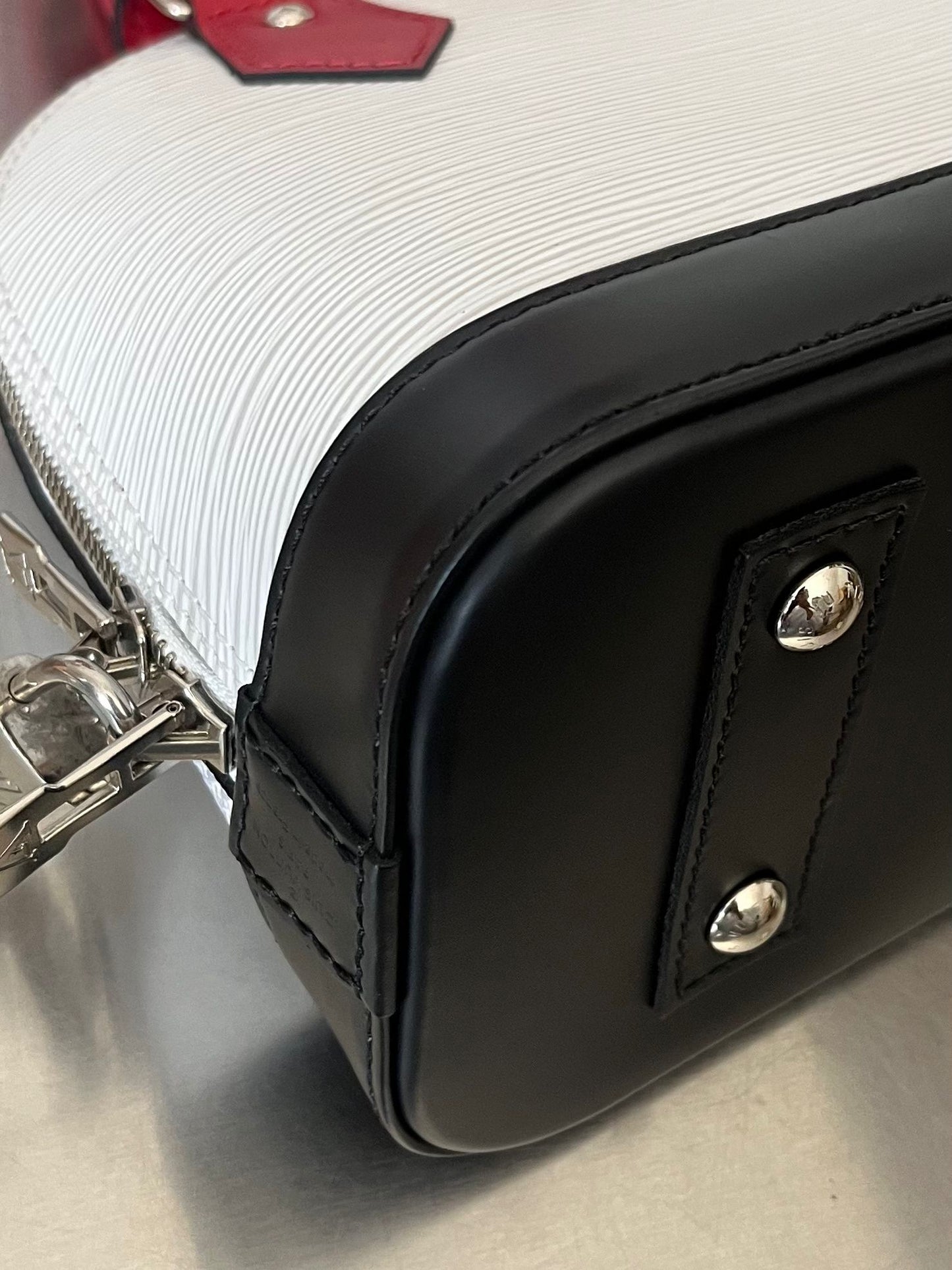 Louis Vuitton Alma BB Epi