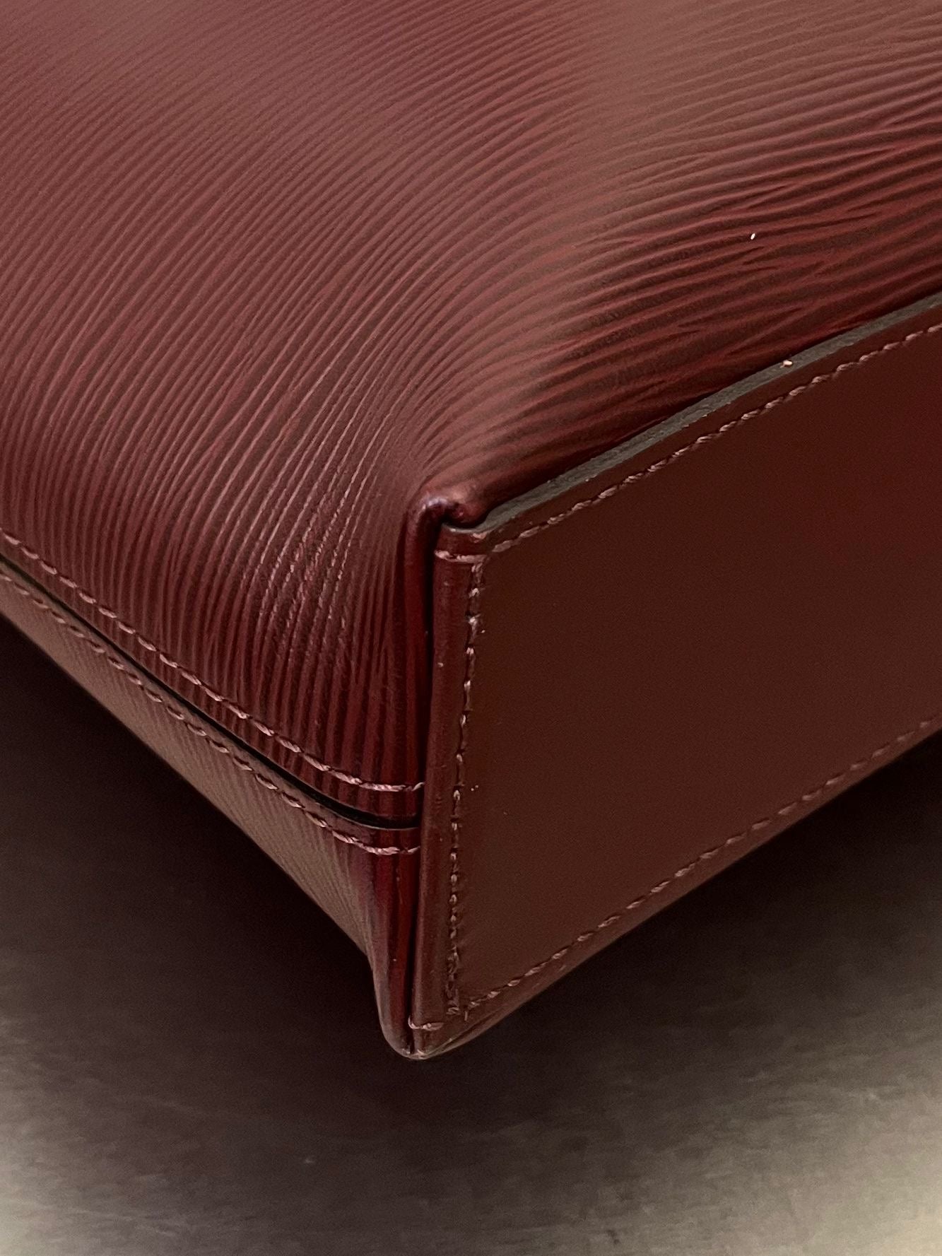 Louis Vuitton Porte Documents Jour Epi