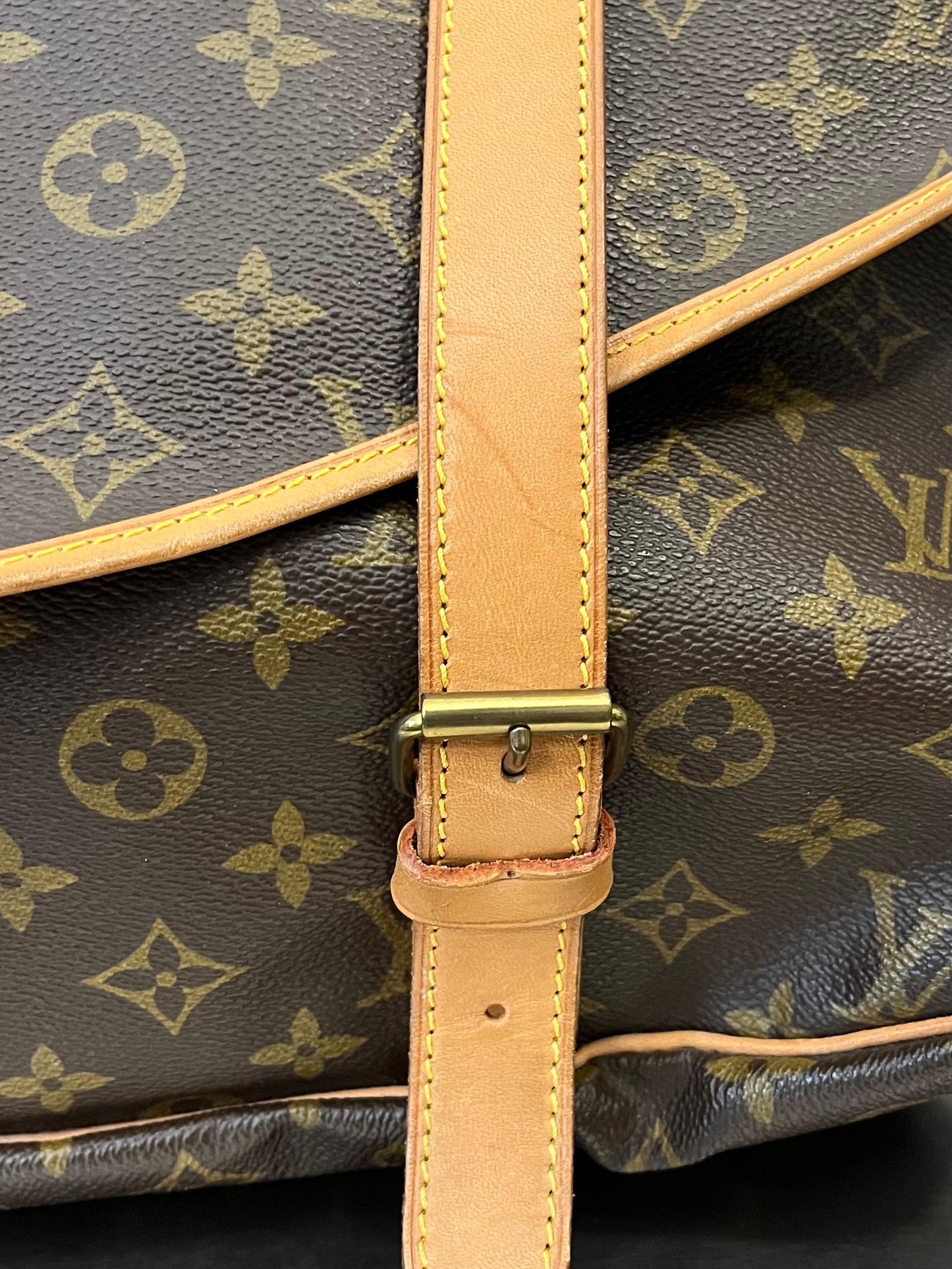 Louis Vuitton Saumur 43