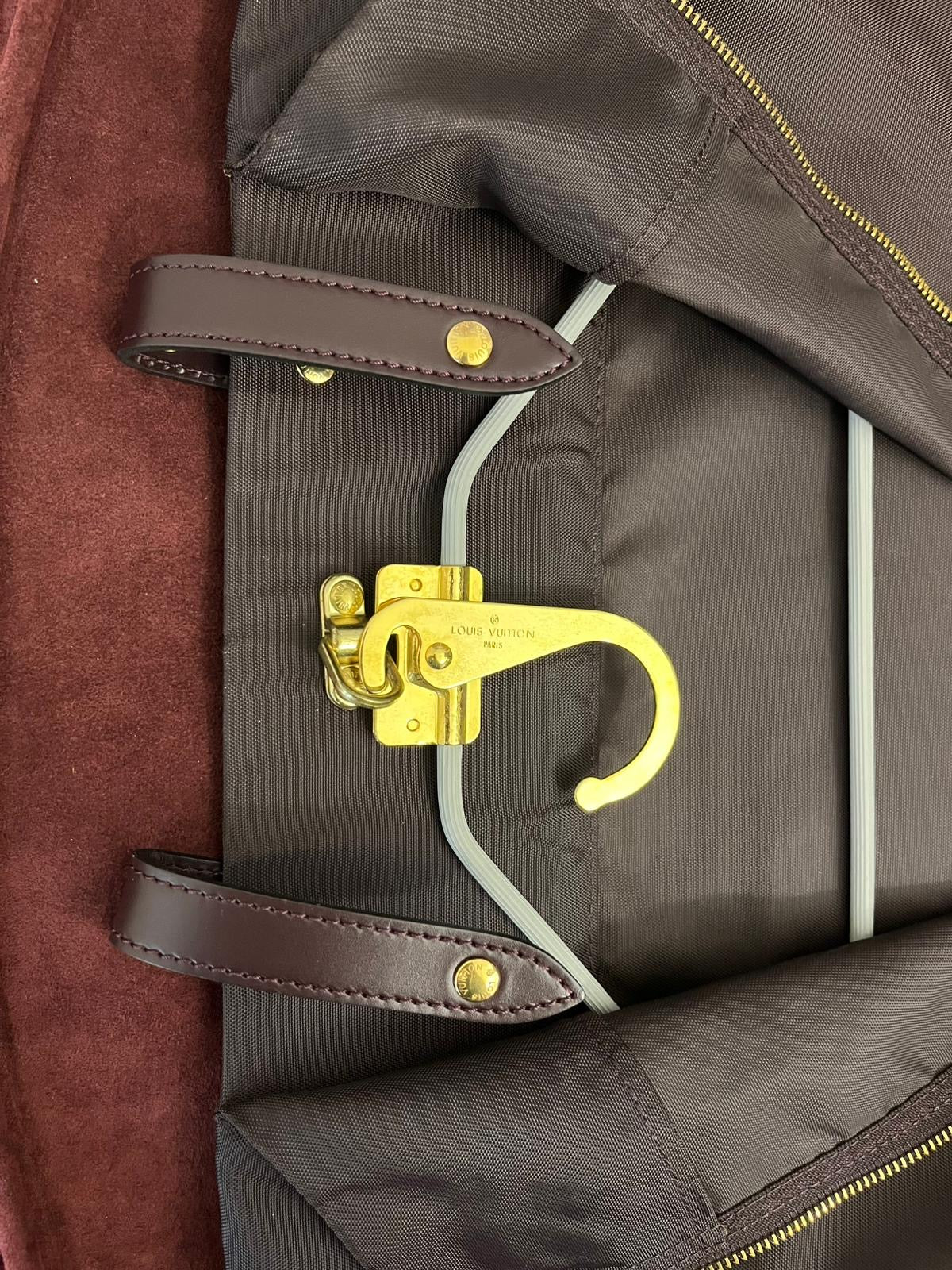 Louis Vuitton Helanga Taiga