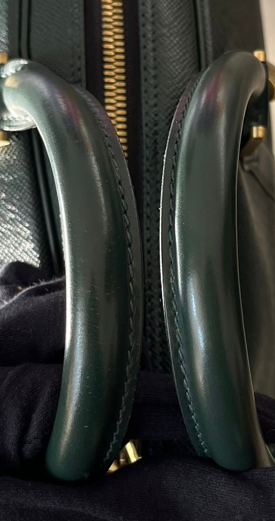 Louis Vuitton Helanga Taiga