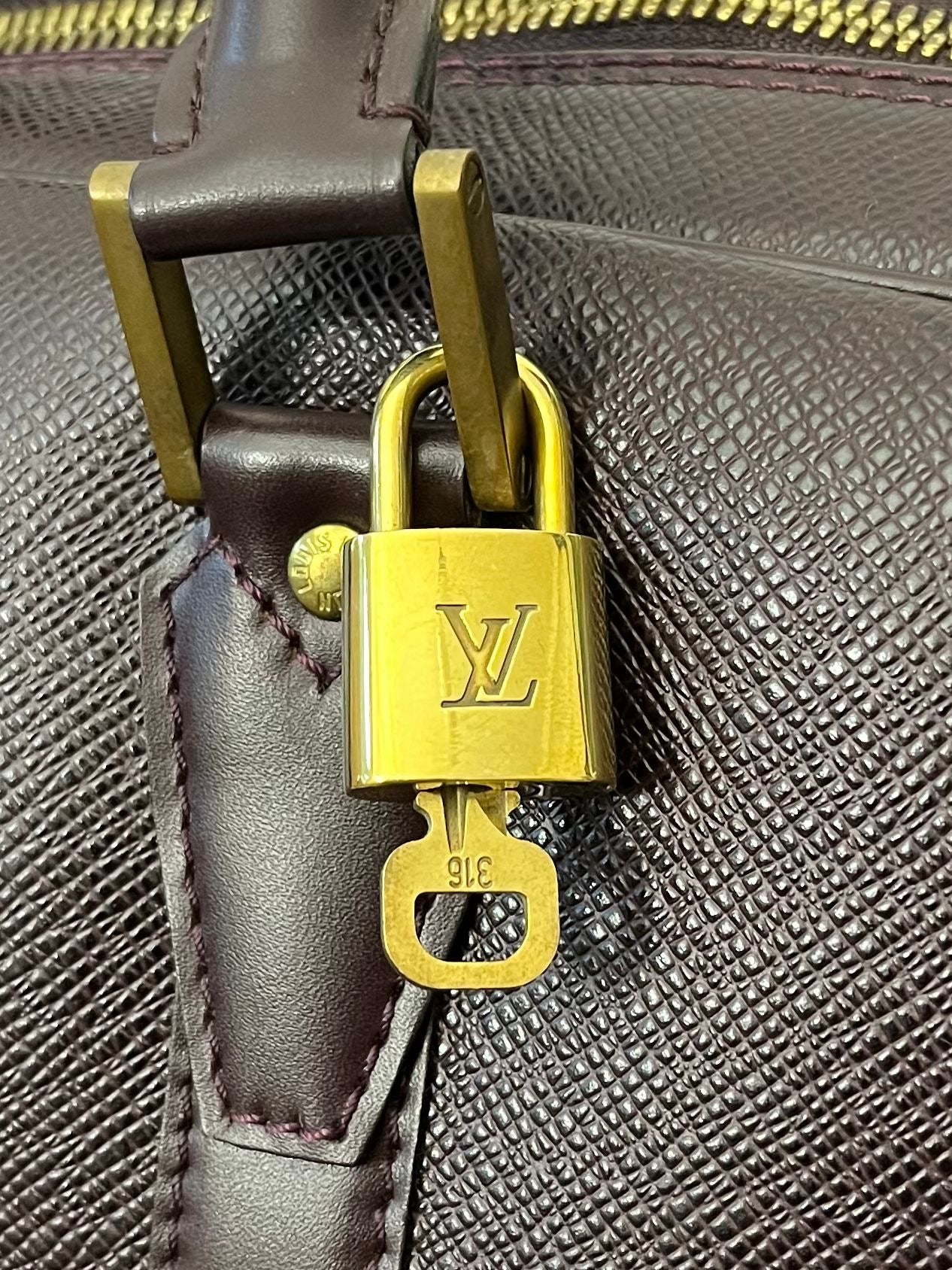 Louis Vuitton Helanga Taiga