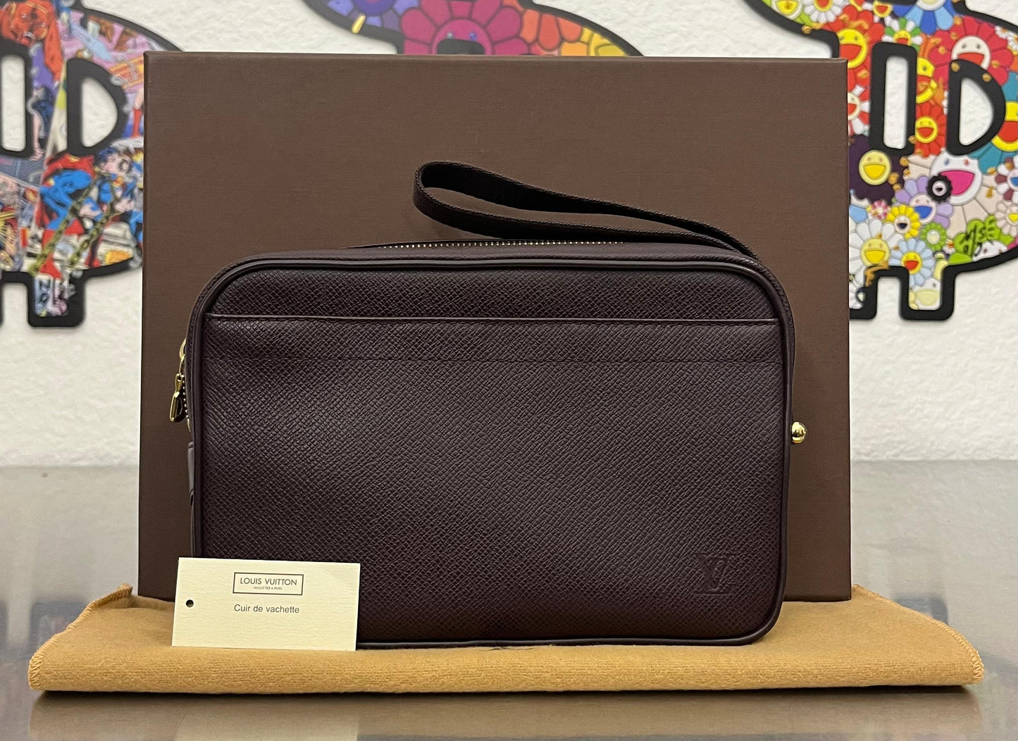 Louis Vuitton Karga Taiga Leder