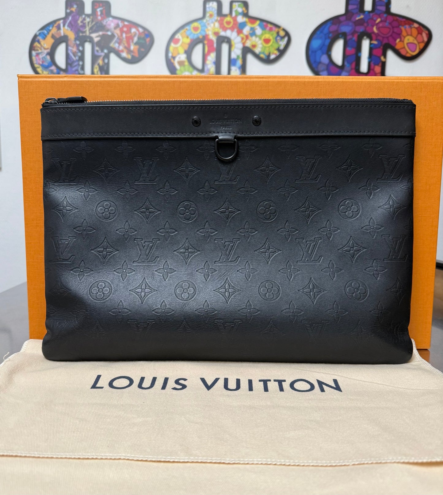 Louis Vuitton Shadow Pochette Discovery GM Leder