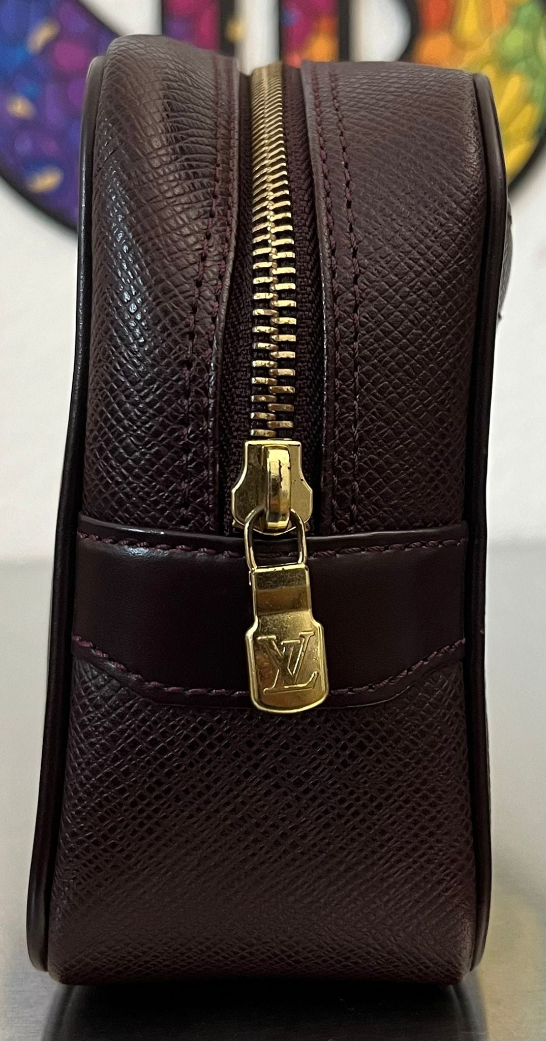 Louis Vuitton Karga Taiga Leder