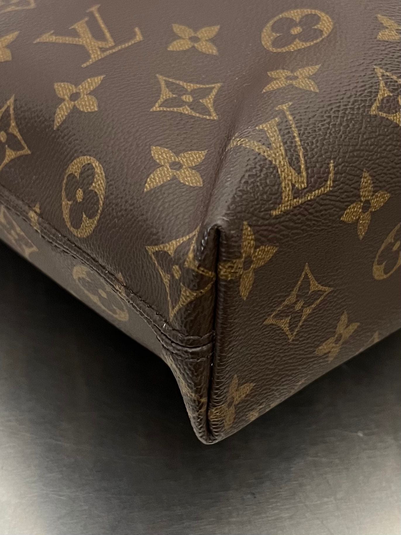 Louis Vuitton Porte Documents Jour Macassar
