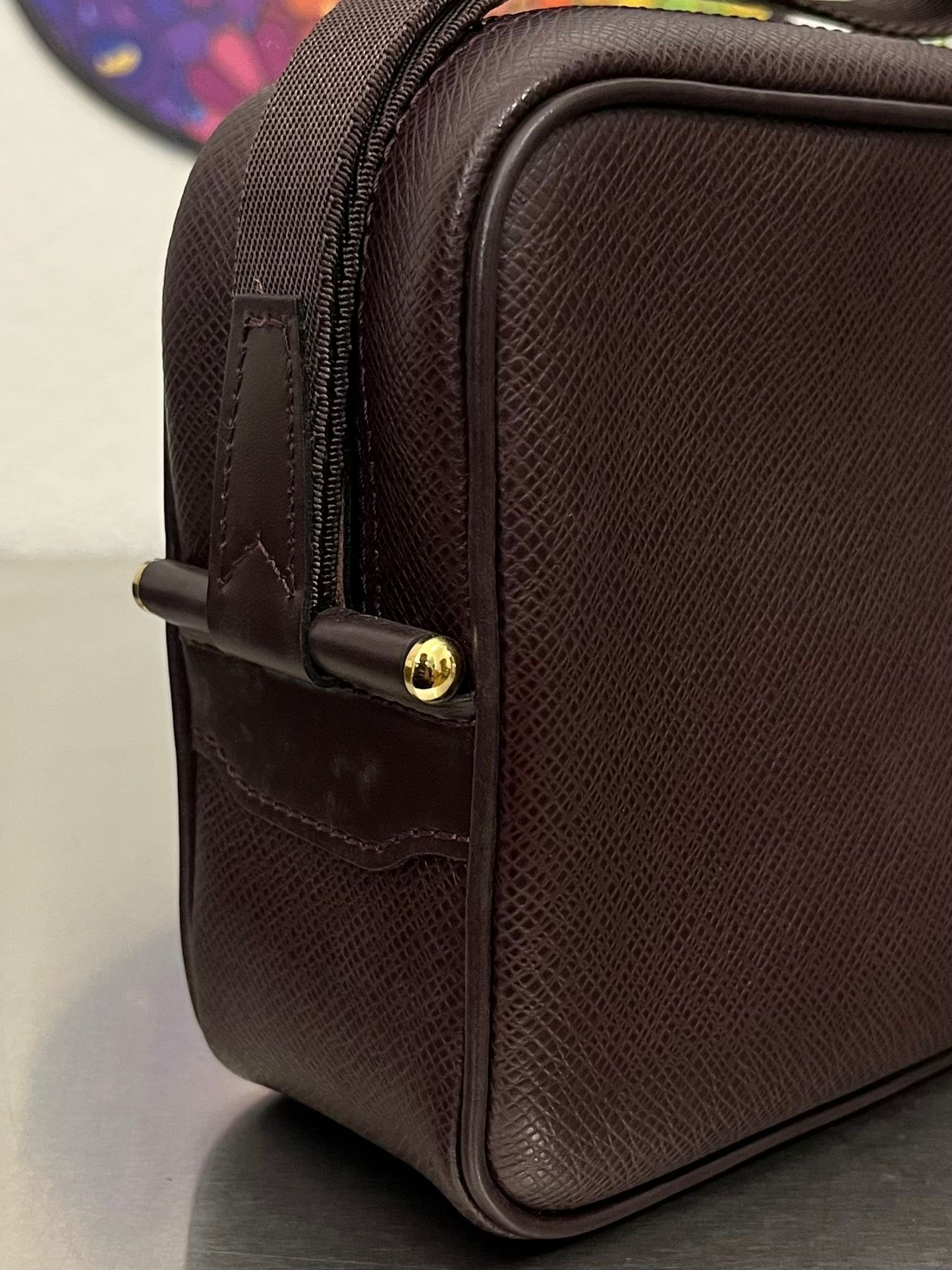 Louis Vuitton Karga Taiga Leder