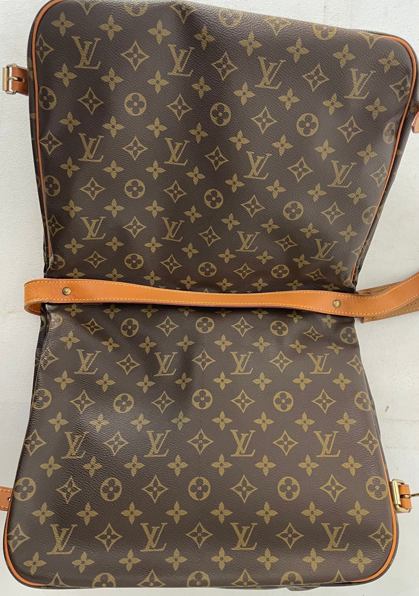 Louis Vuitton Saumur 35