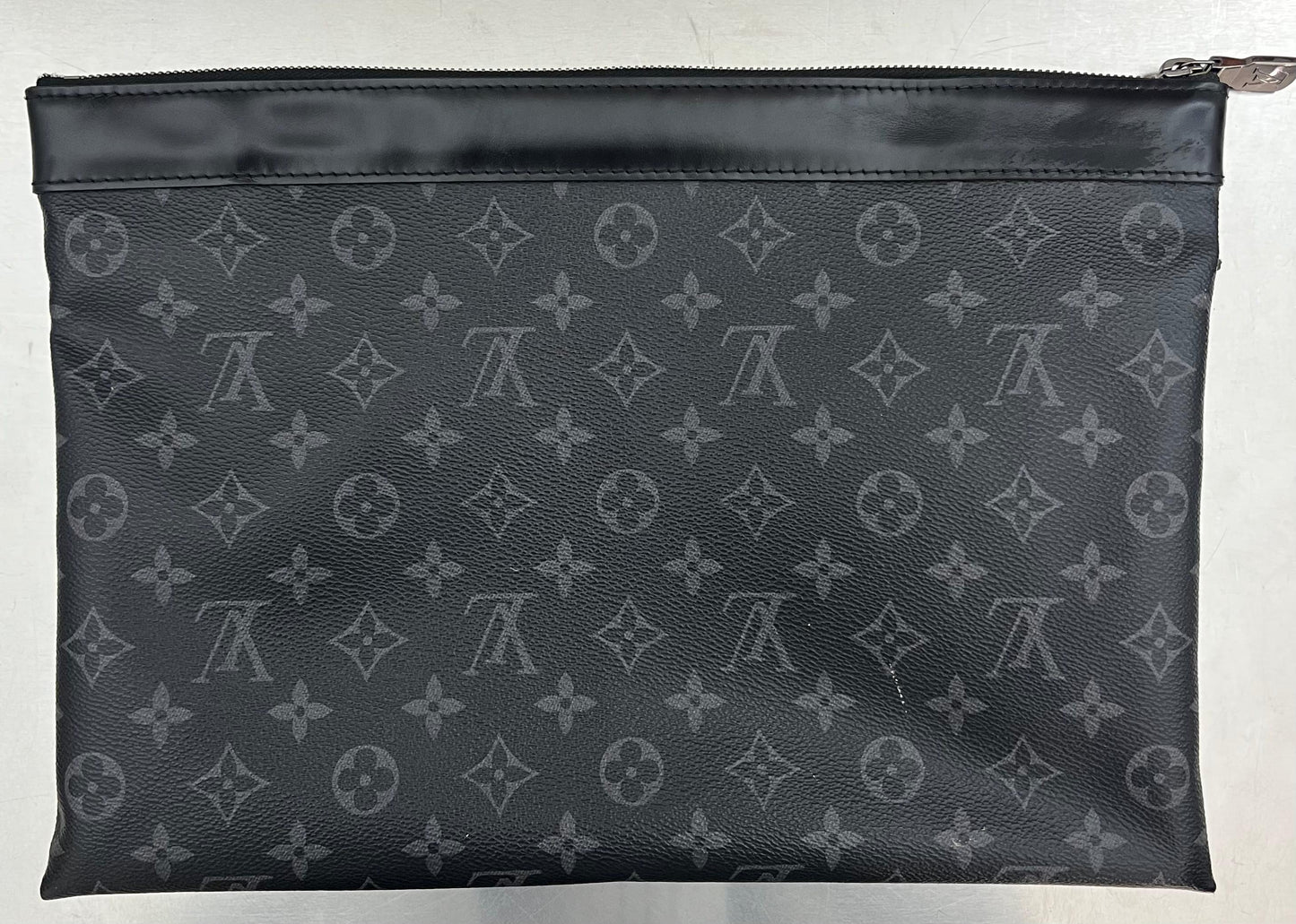 Louis Vuitton Pochette Discovery GM