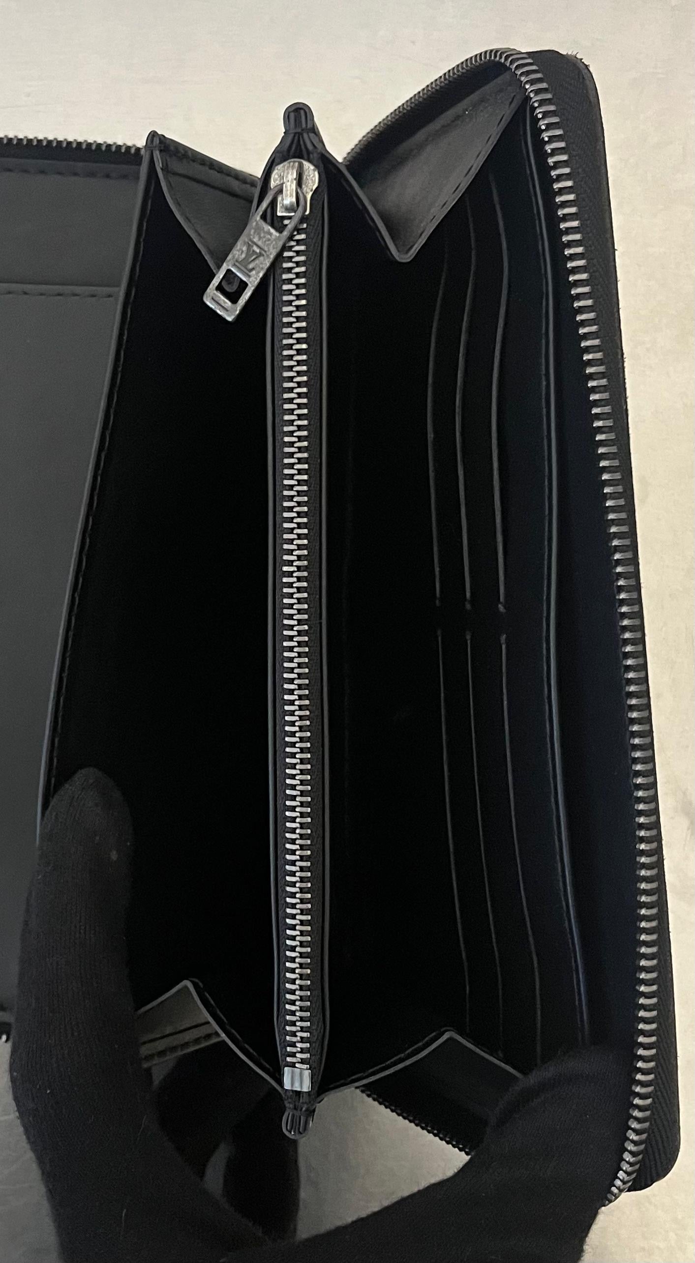 Louis Vuitton Zippy Organizer Utha