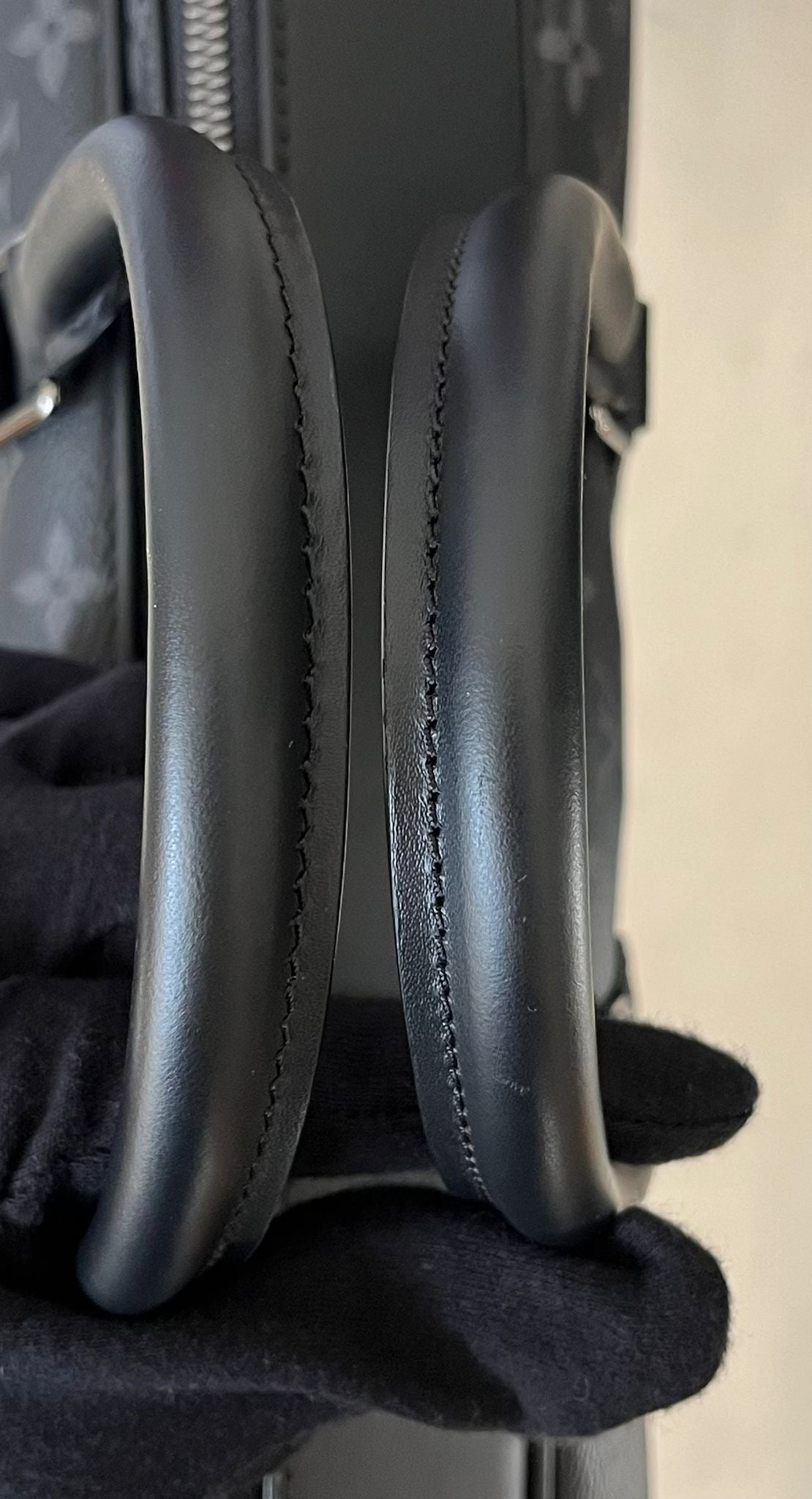 Louis Vuitton Kleiderschutzhülle Monogram Eclipse