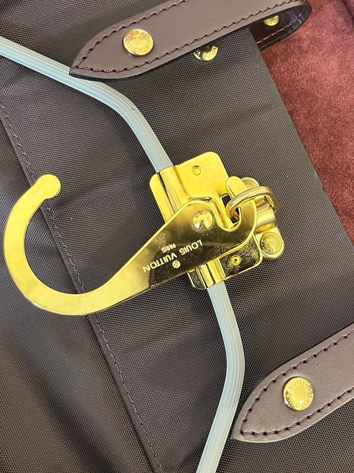 Louis Vuitton Helanga Taiga