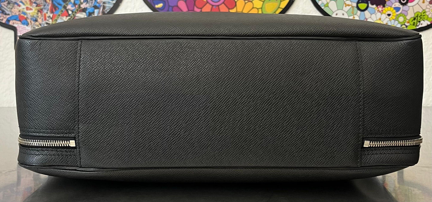 Louis Vuitton Overnight Taiga