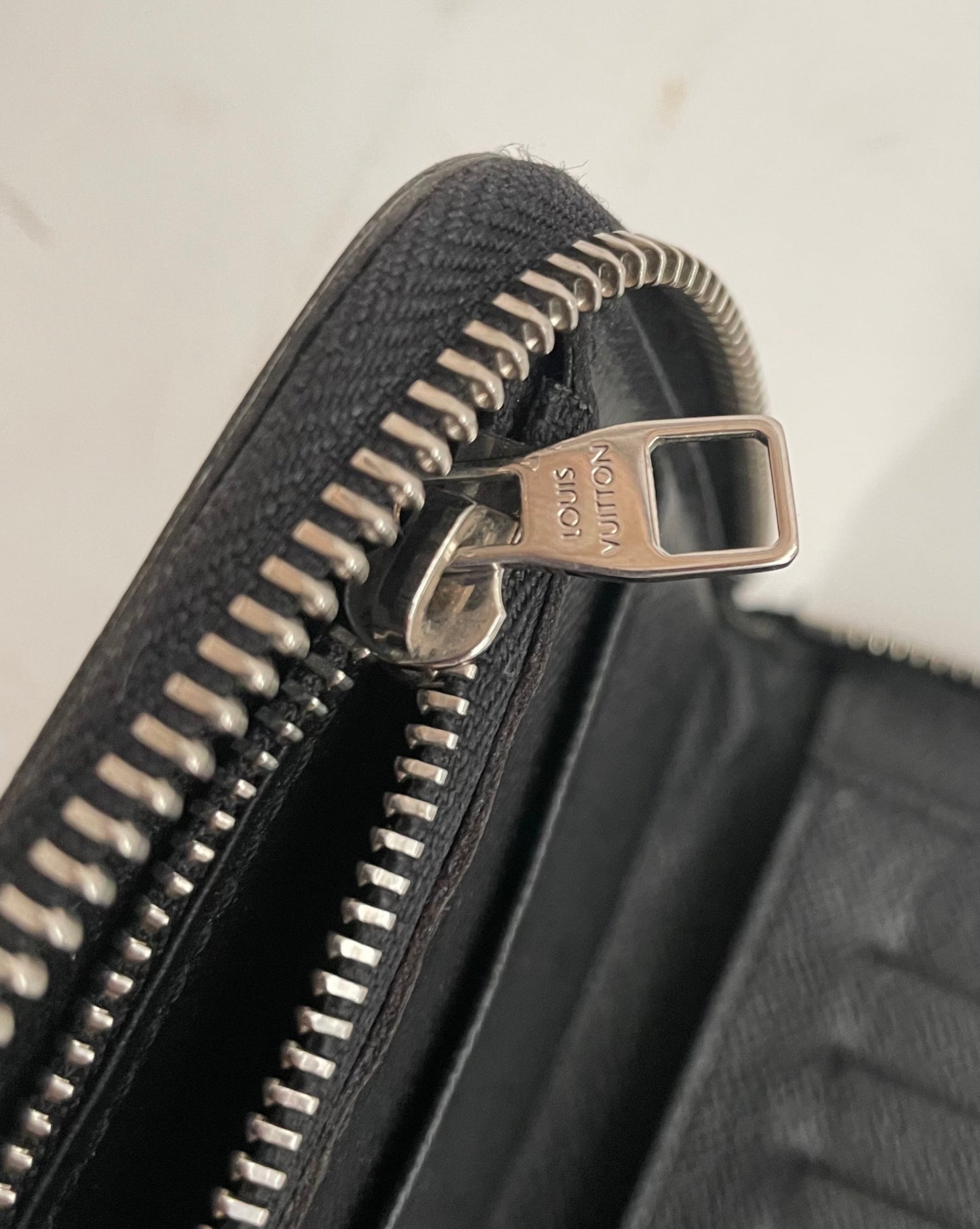 Louis Vuitton Zippy Vertical Geldbörse