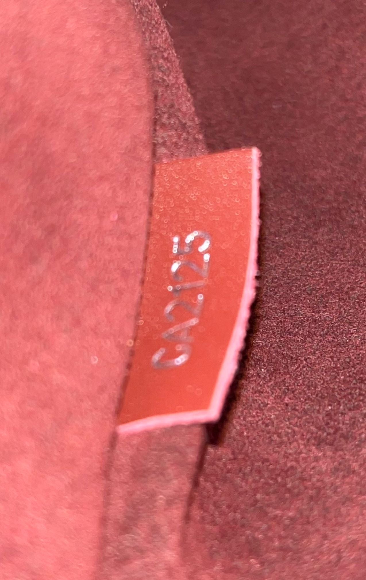 Louis Vuitton Porte Documents Jour Epi