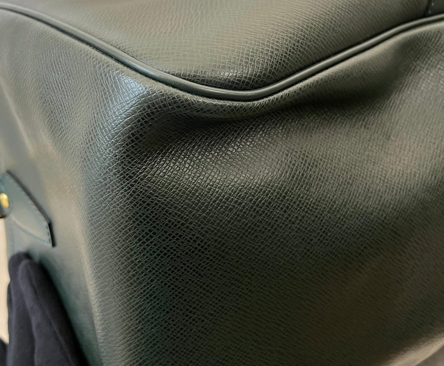 Louis Vuitton Kendall PM Taiga Leder