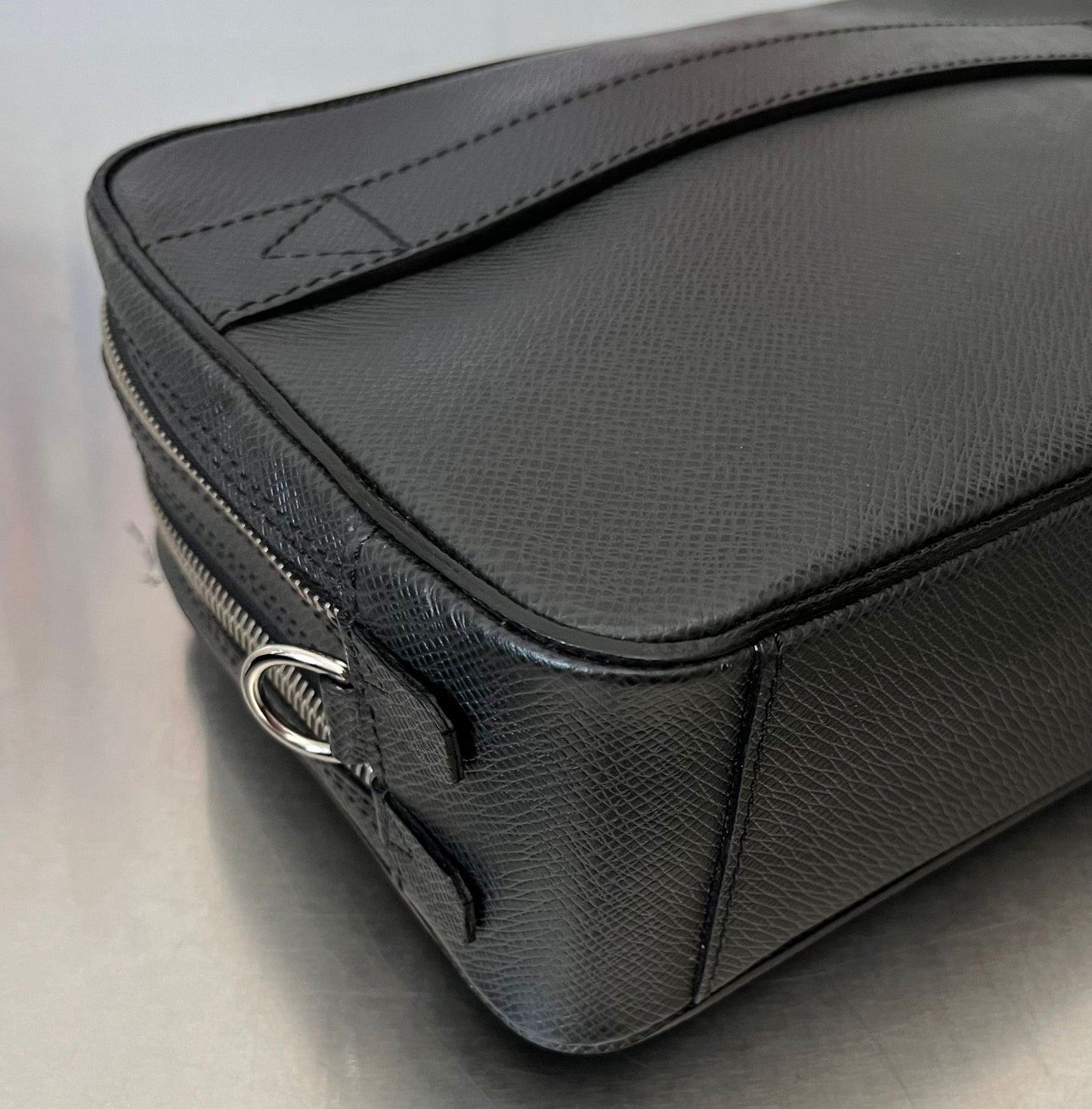 Louis Vuitton Neo Pavel Taiga