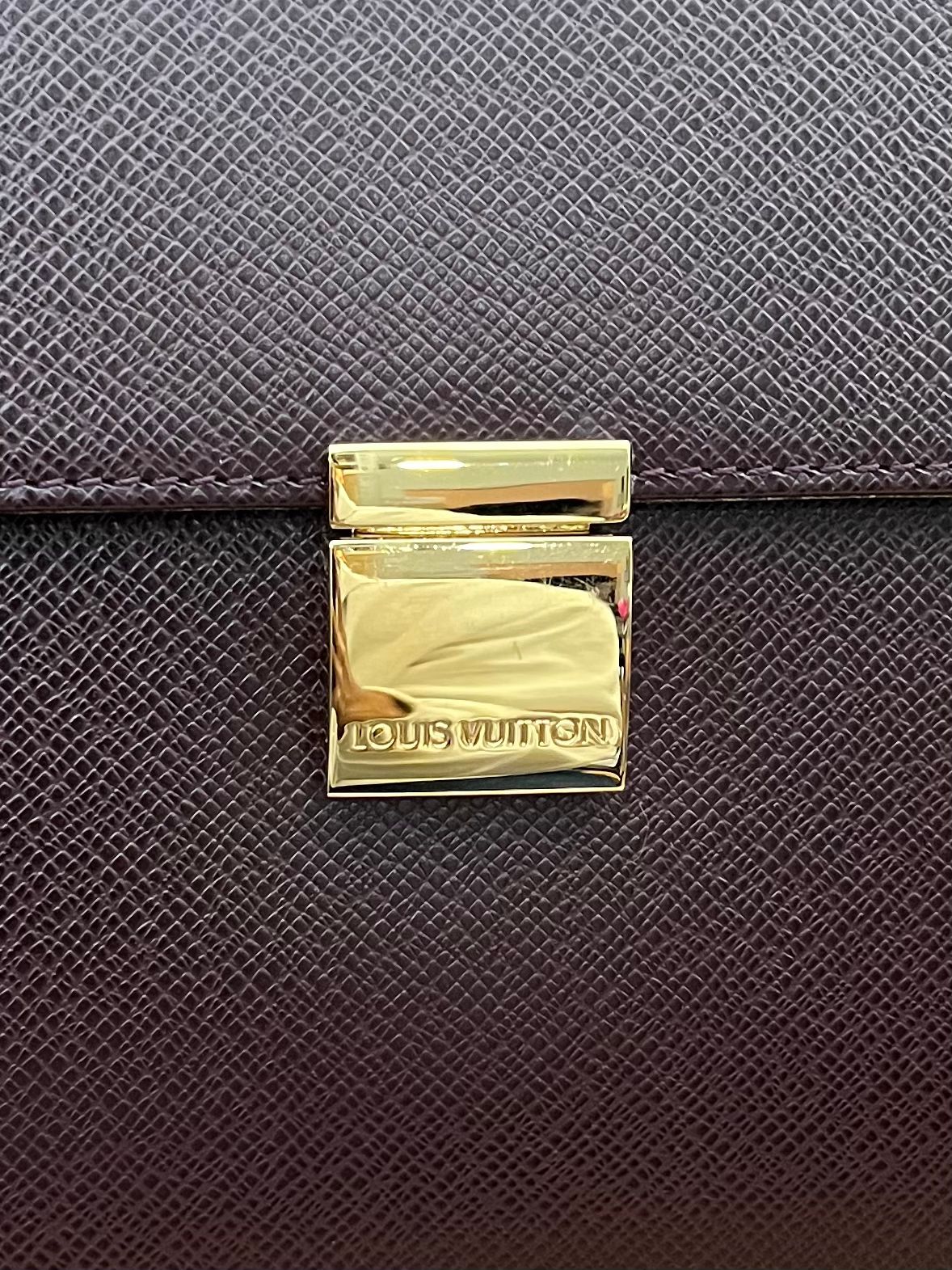 Louis Vuitton Angara Taiga