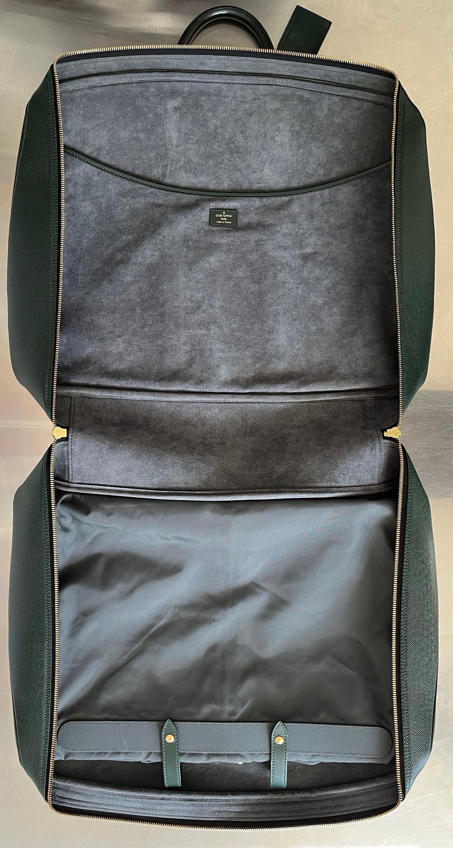 Louis Vuitton Helanga Taiga