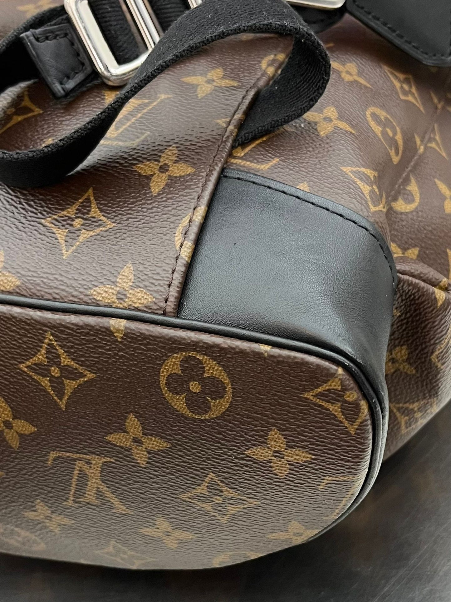 Louis Vuitton Christopher MM