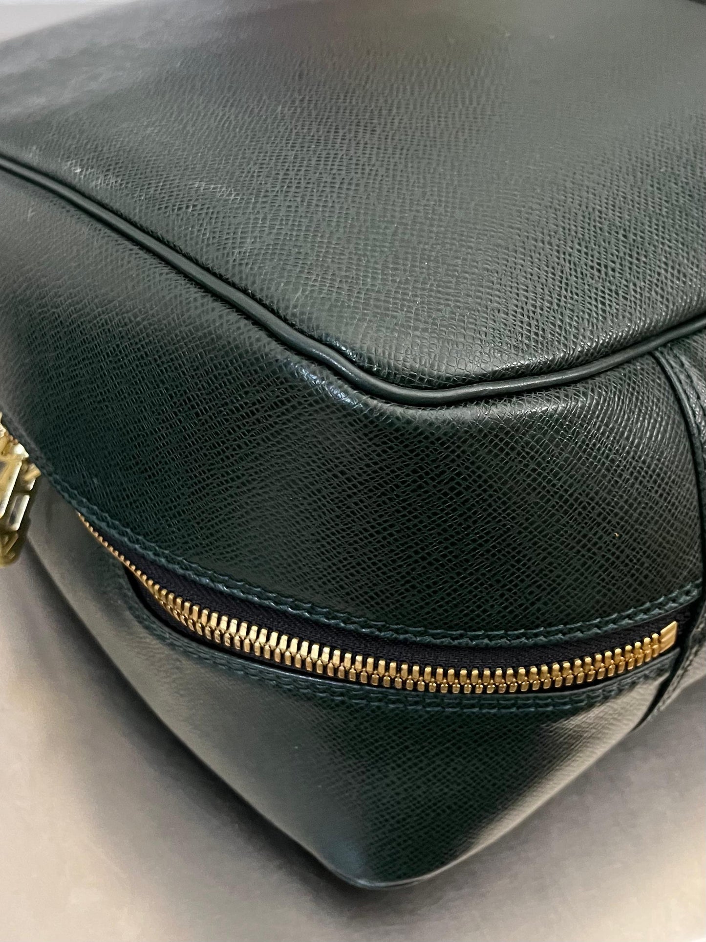 Louis Vuitton Helanga Taiga