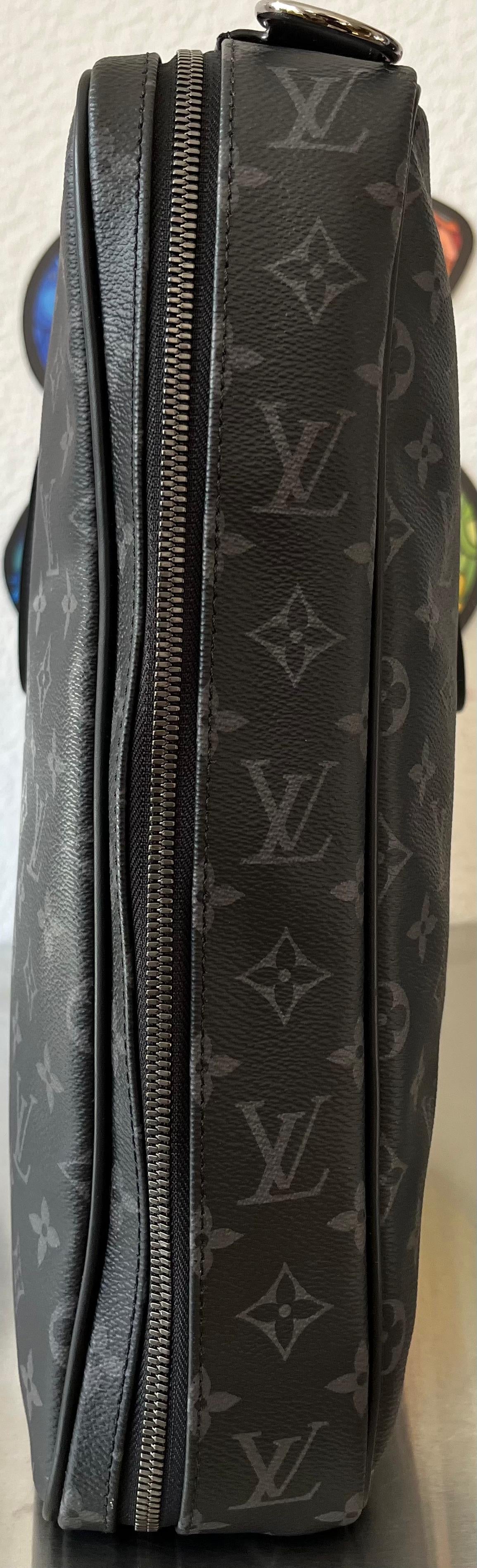Louis Vuitton Kleiderschutzhülle Monogram Eclipse