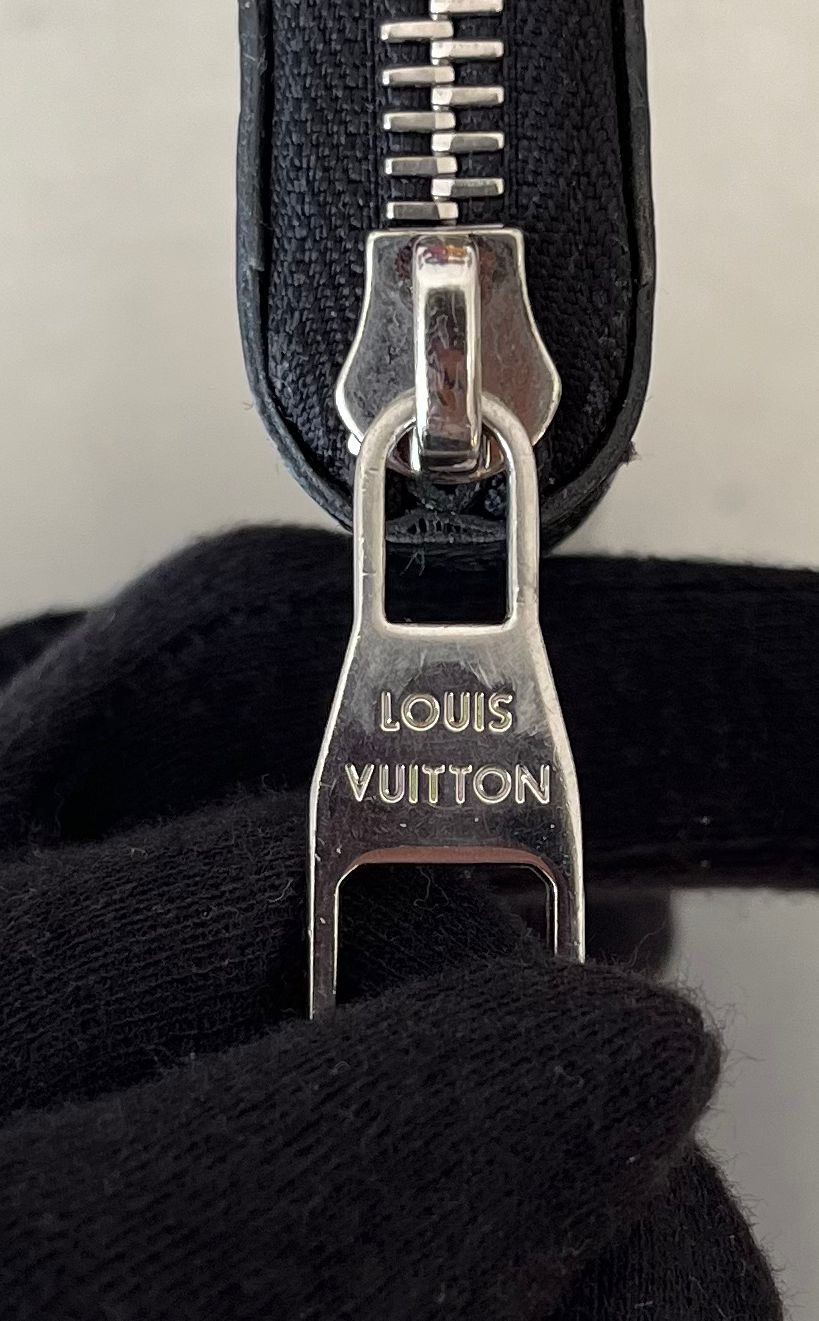 Louis Vuitton Zippy Vertical Damier