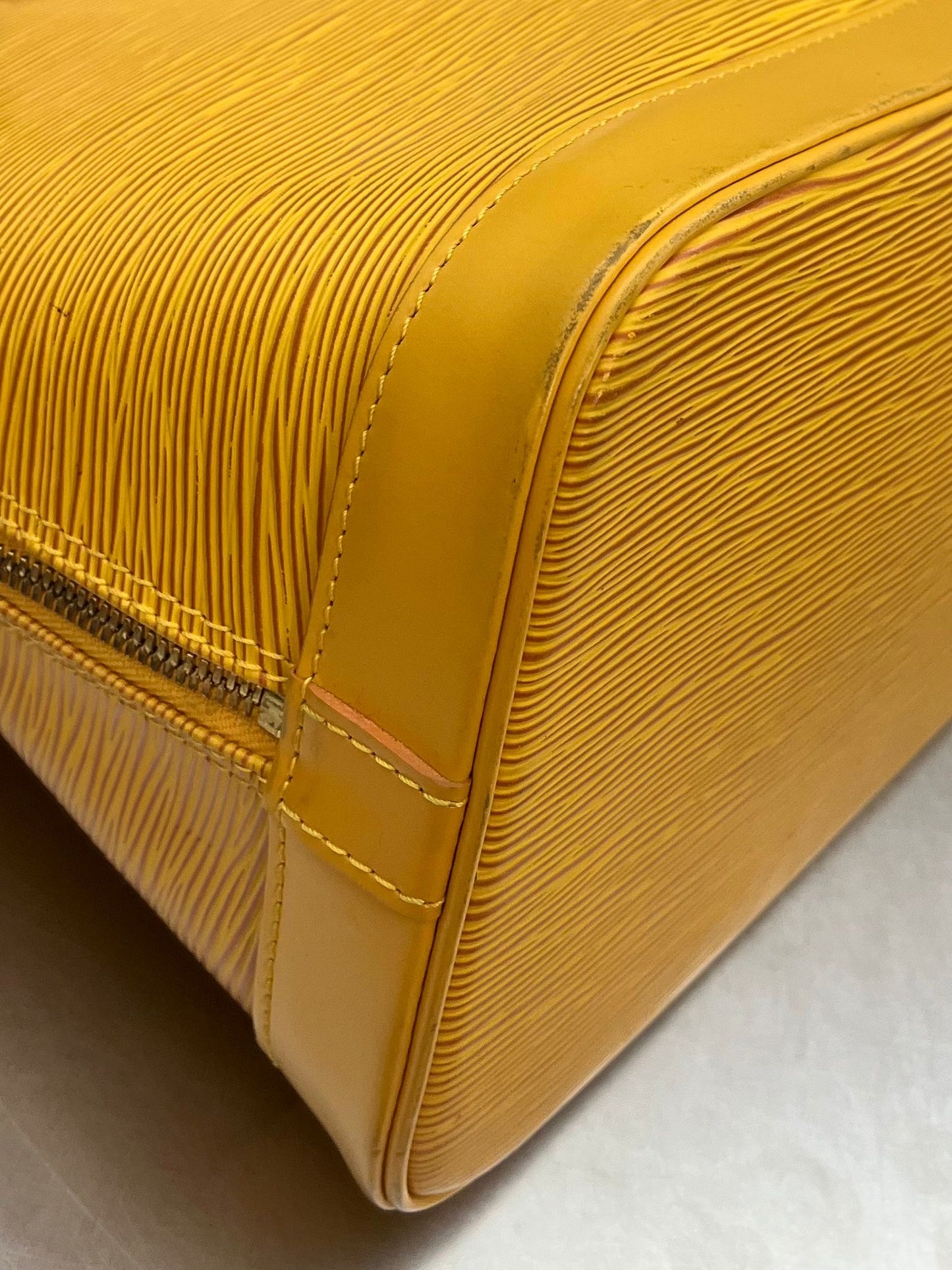 Louis Vuitton Alma PM Epi