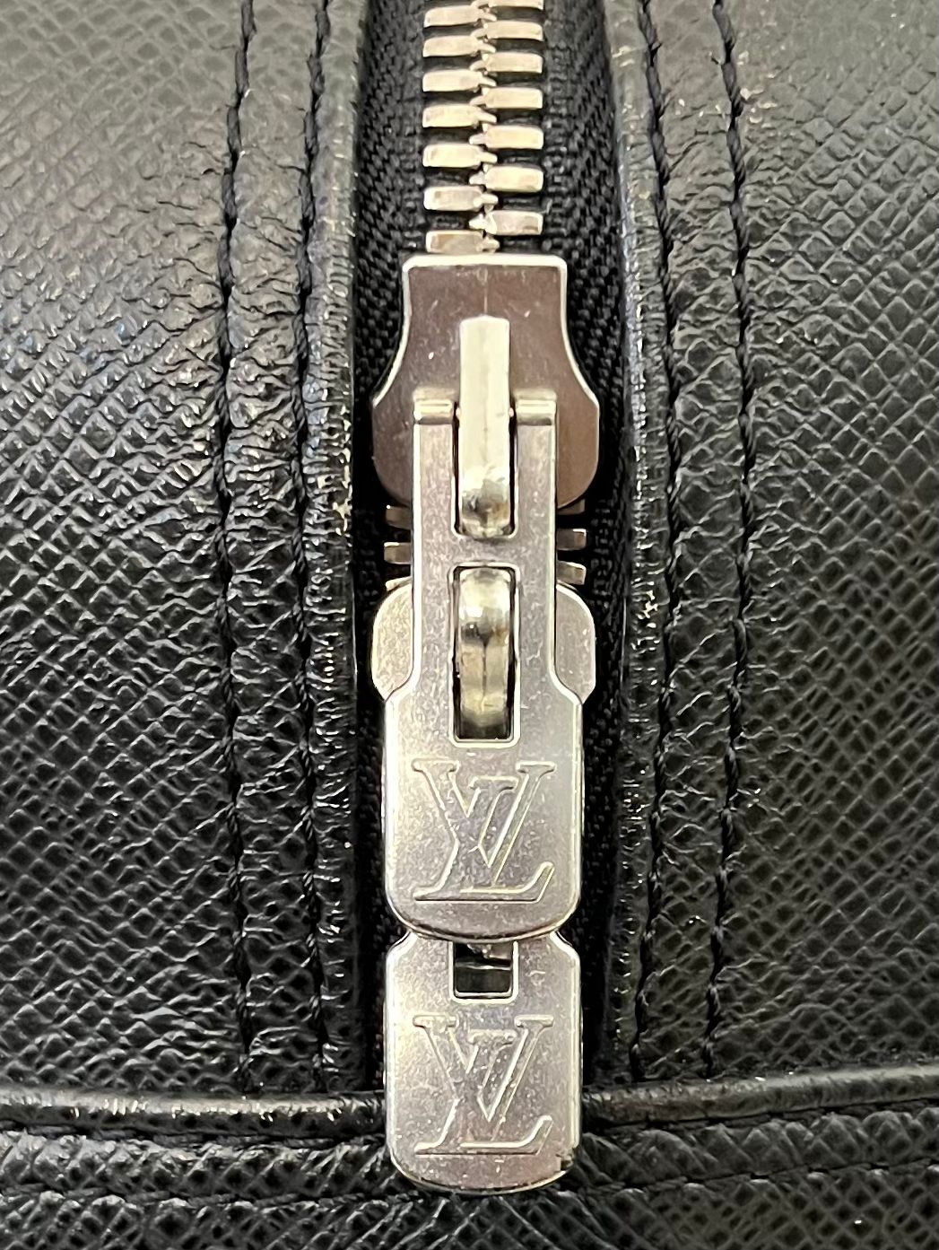 Louis Vuitton Kendall PM Taiga