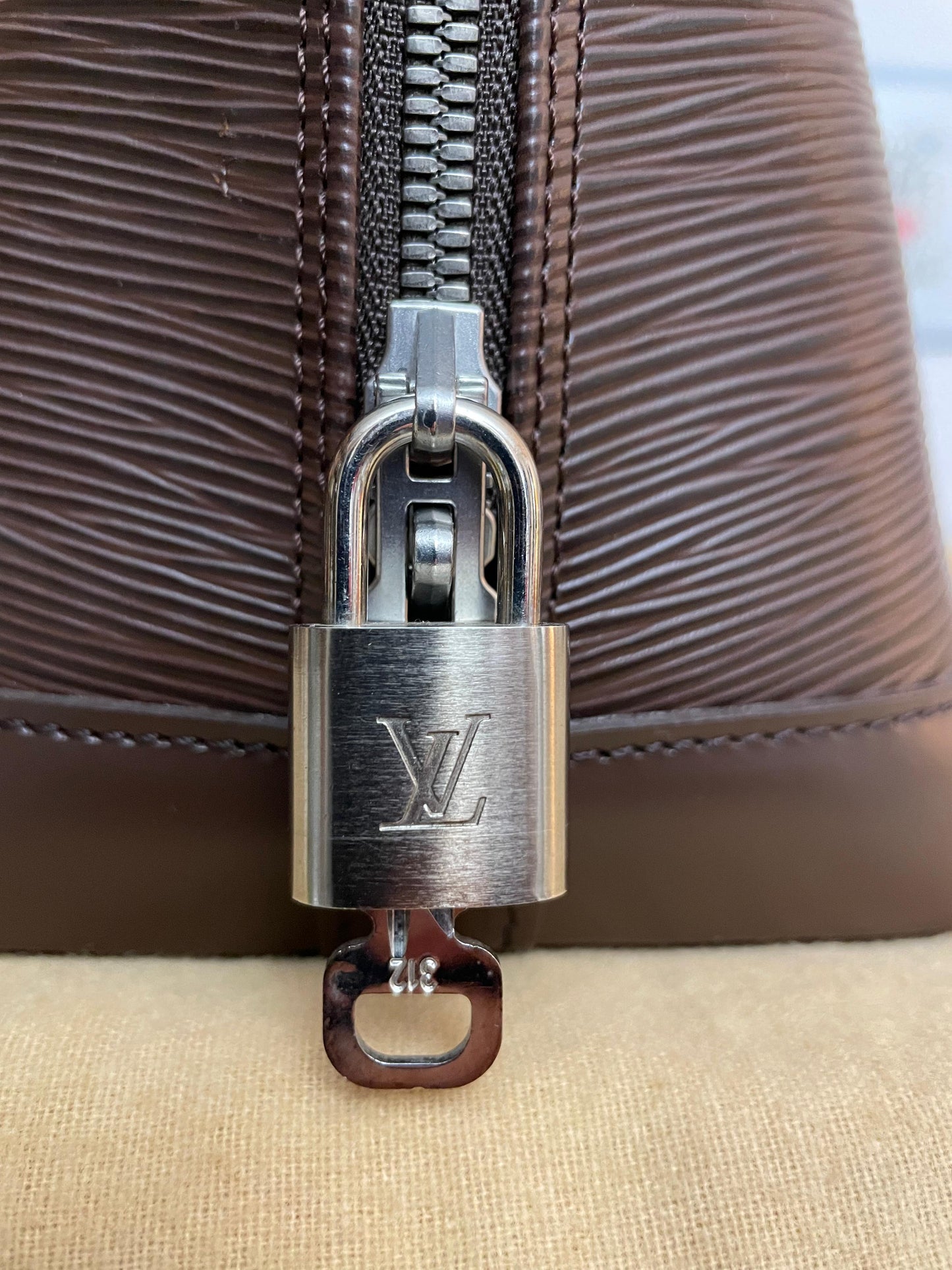 Louis Vuitton Alma PM Epi Mocca