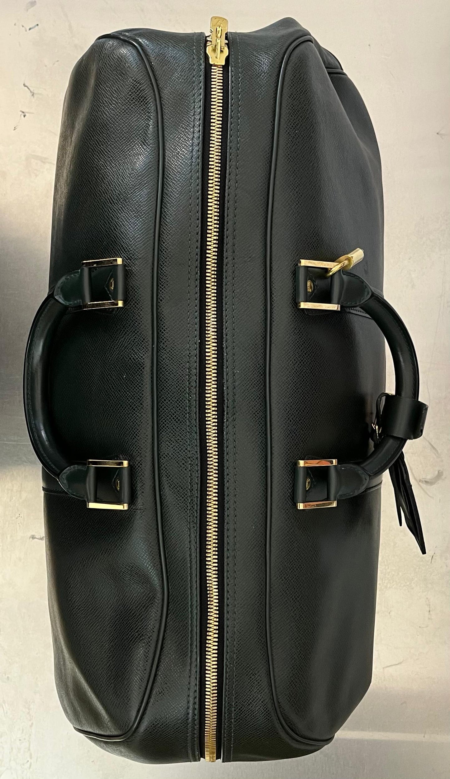 Louis Vuitton Kendall GM Taiga Leder