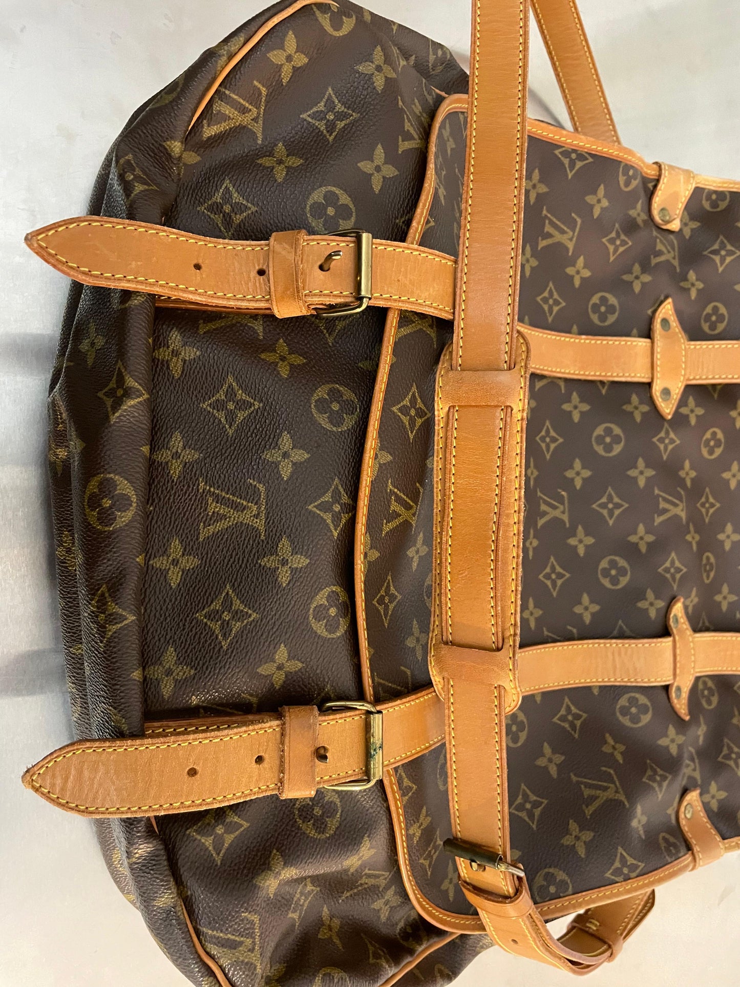 Louis Vuitton Saumur 43