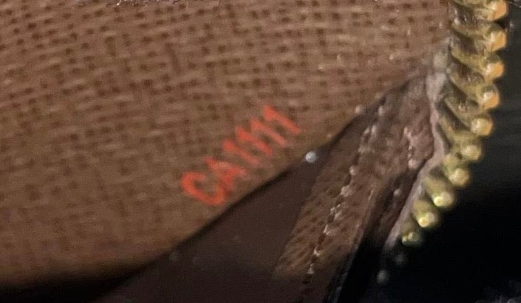 Louis Vuitton Zippy Damier