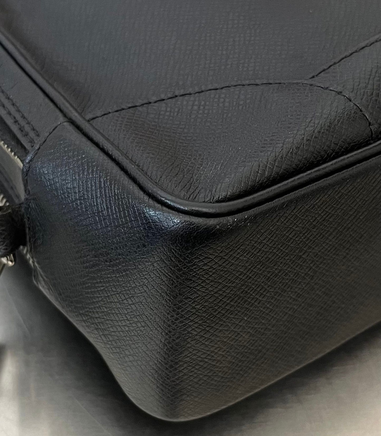 Louis Vuitton Pavel Taiga Leder