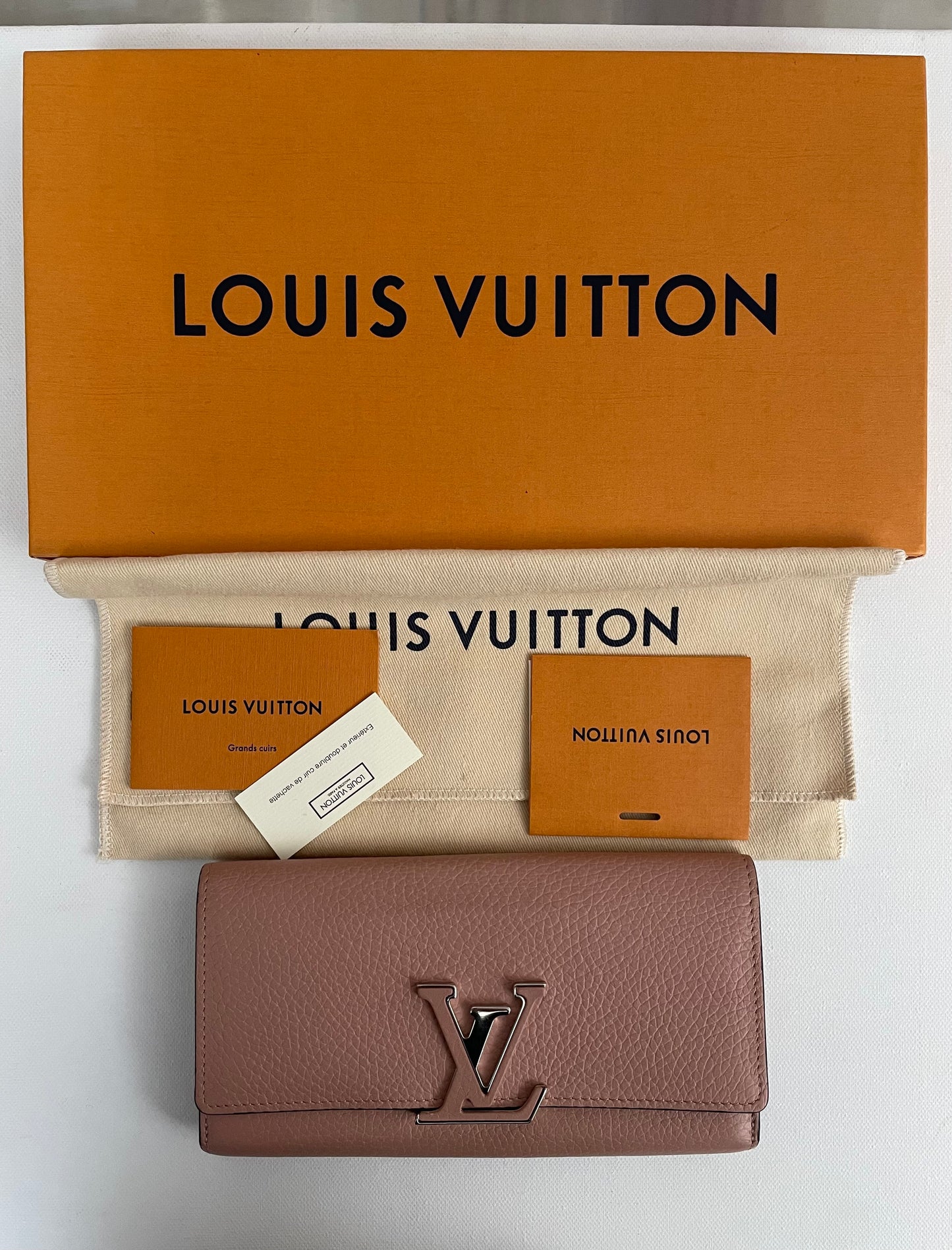 Louis Vuitton Capucines Geldbörse Magnolia