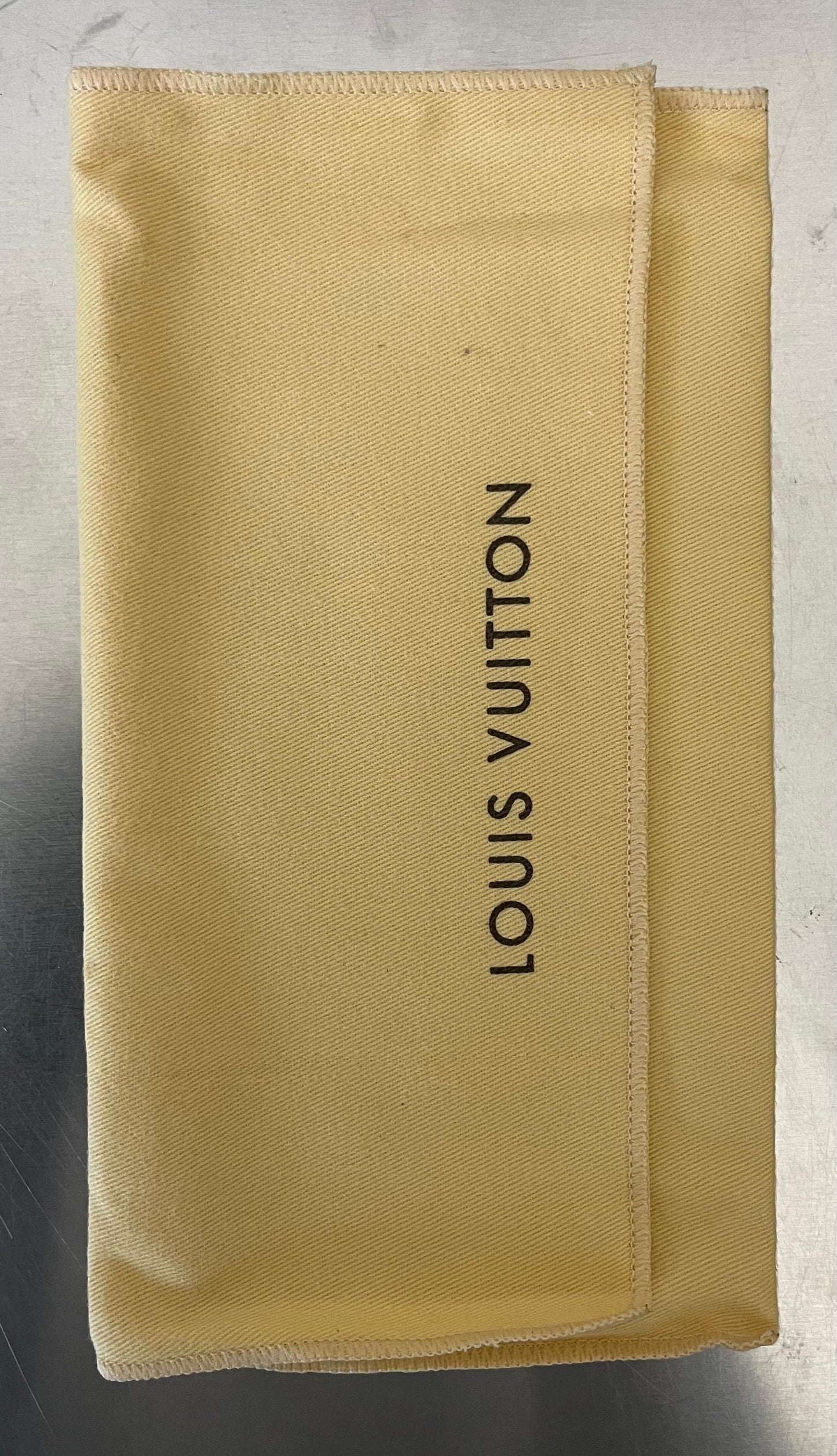 Louis Vuitton Zippy Damier