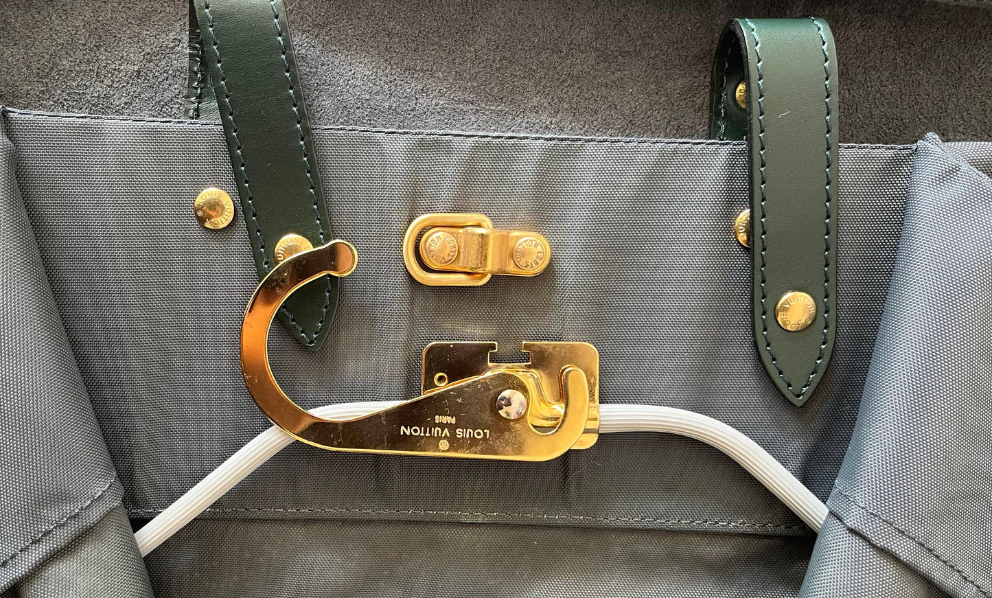 Louis Vuitton Helanga Taiga