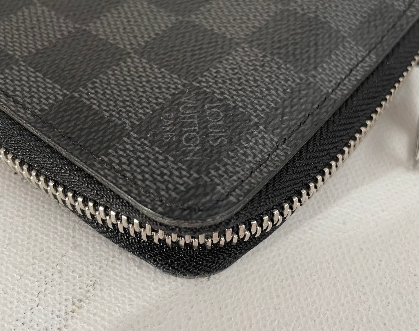 Louis Vuitton Zippy Vertical Geldbörse